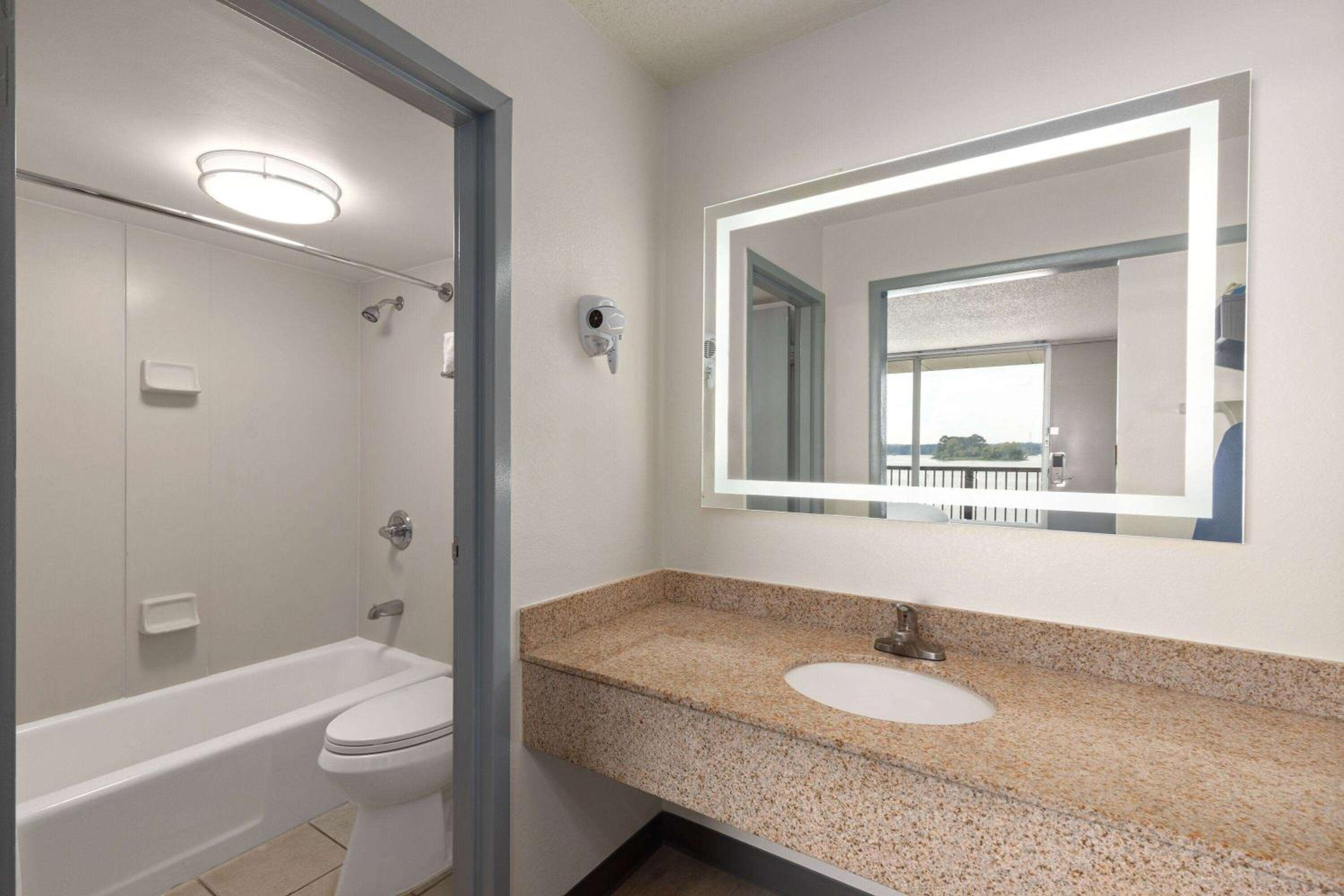 Riverside Vacations - Super 8 by Wyndham Riverside AL - Property Image 22