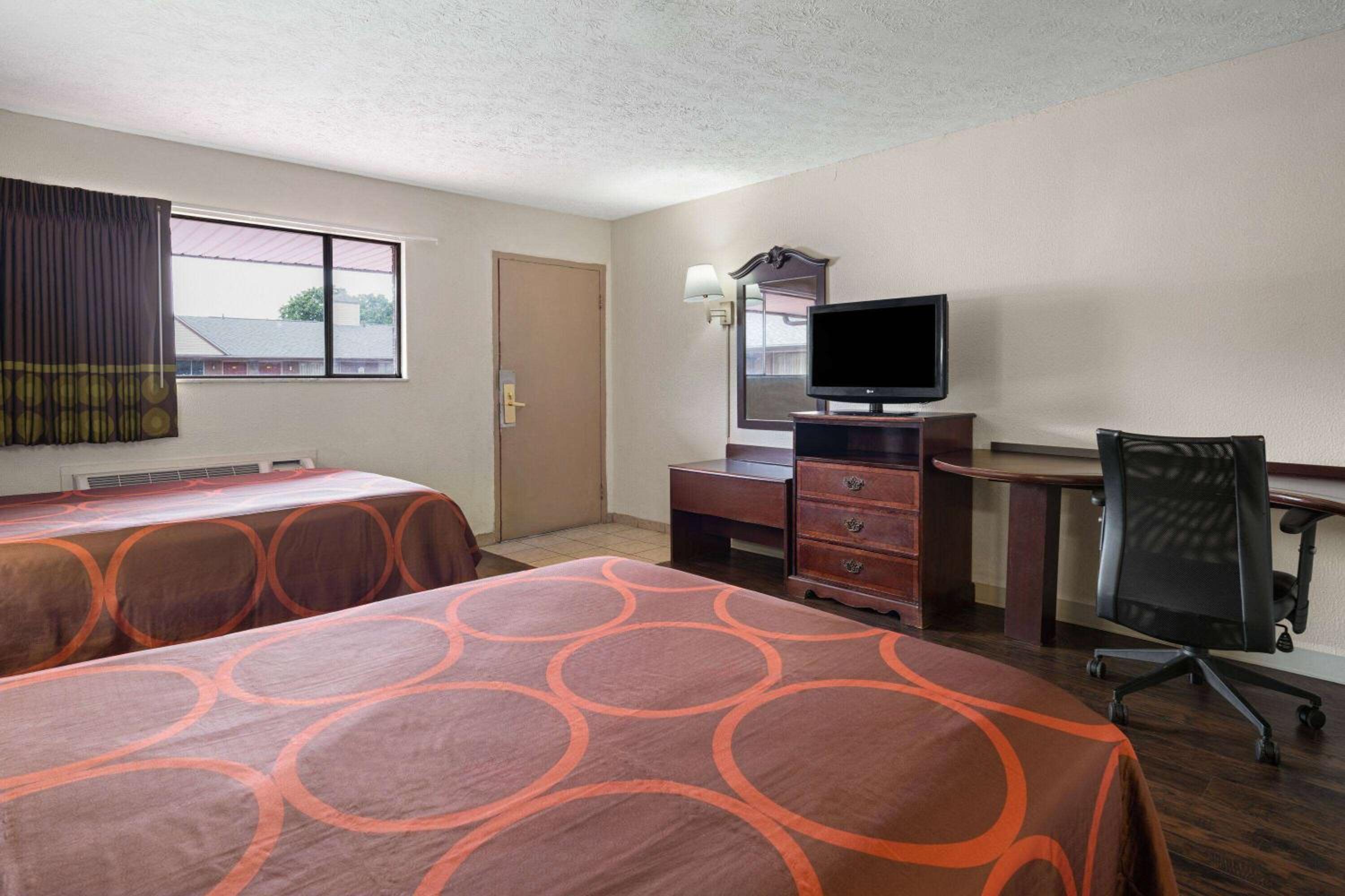 Super 8 by Wyndham Youngstown Girard view 2