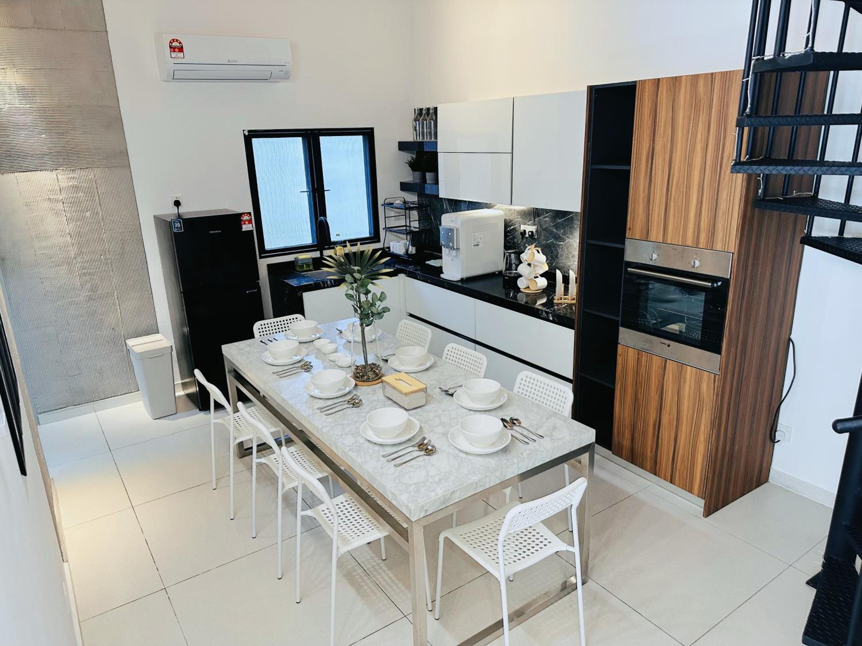 Penang槟岛Special 1,5 Storey Semi-D In Georgetown 70 inch Smart TV