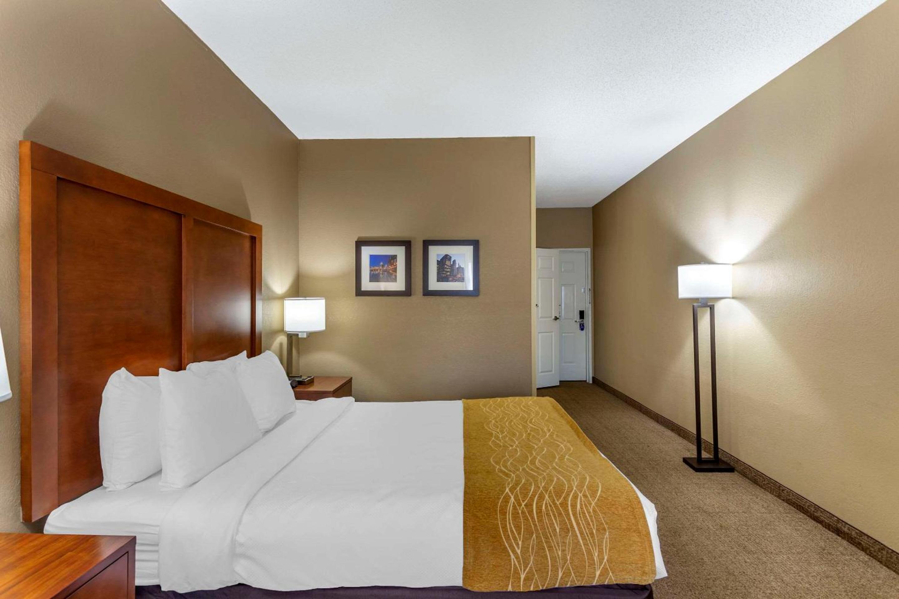 Comfort Inn Gurnee near Six Flags view 5