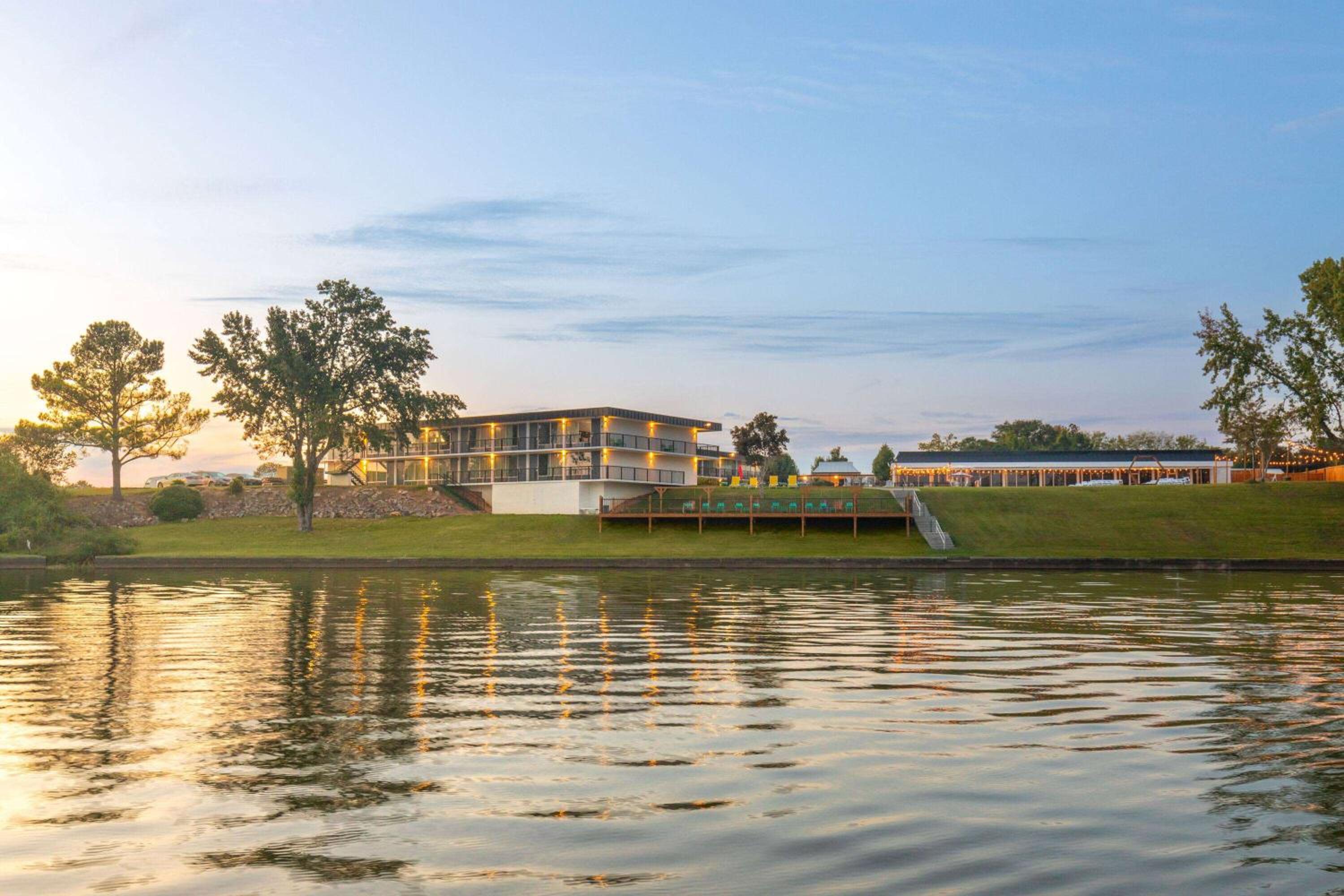Riverside Vacations - Super 8 by Wyndham Riverside AL - Property Image 31