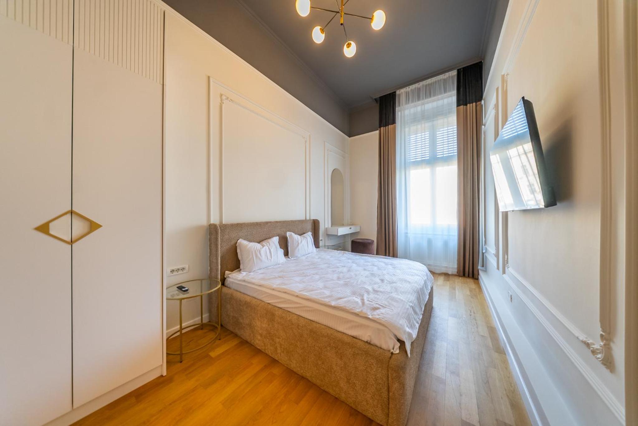 Luxury cozy apartment in city center view 2
