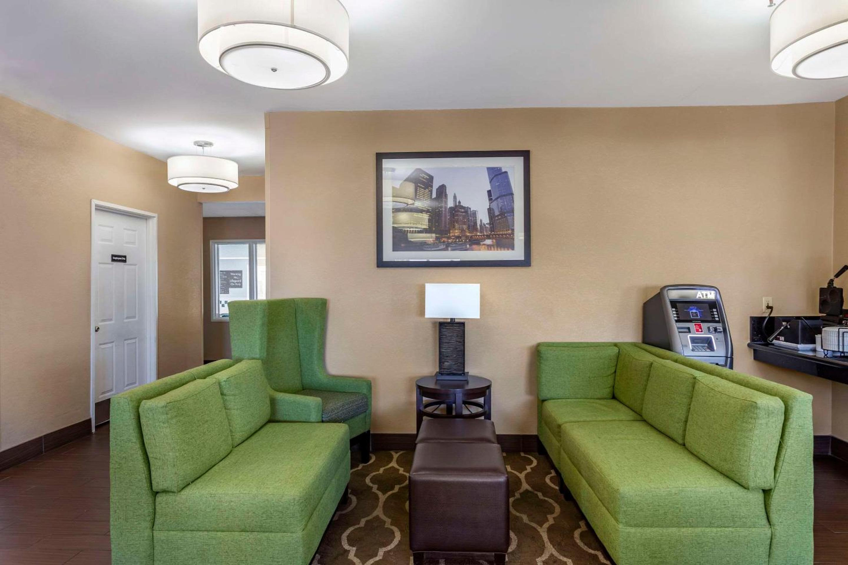 Comfort Inn Gurnee near Six Flags view 2