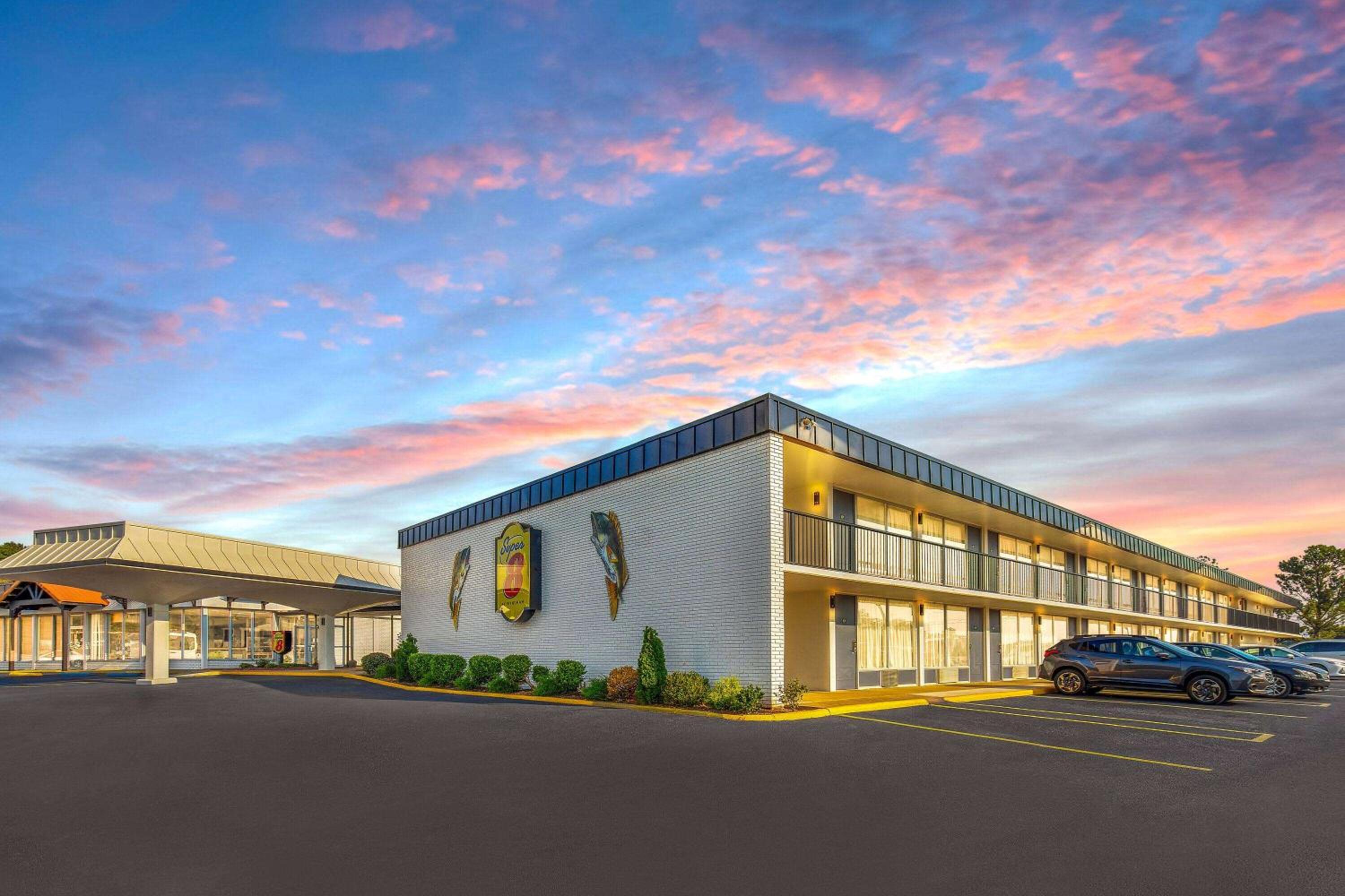 Riverside Vacations - Super 8 by Wyndham Riverside AL - Property Image 32