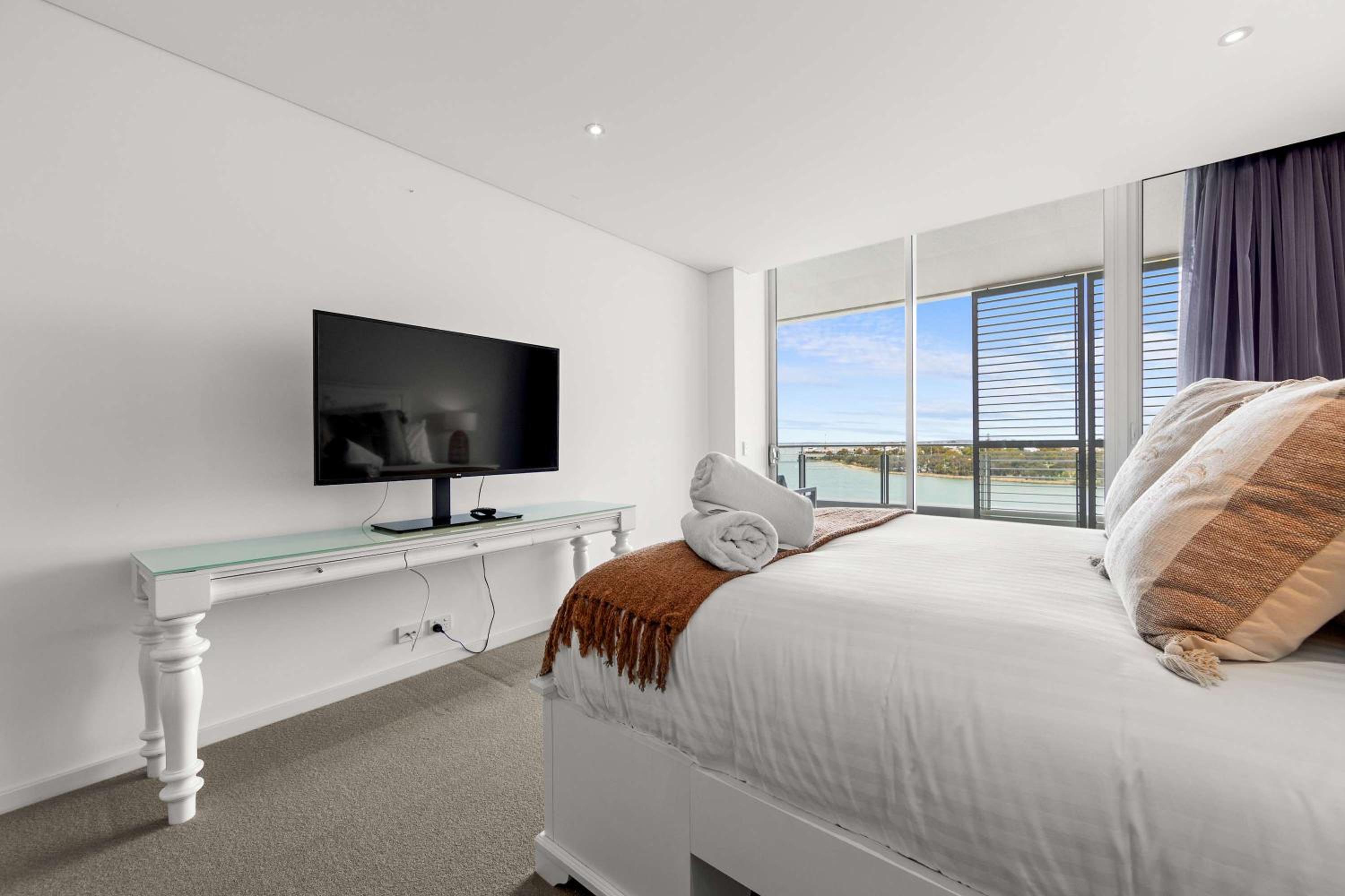 Breathtaking Waterfront Apartment in Mandurah