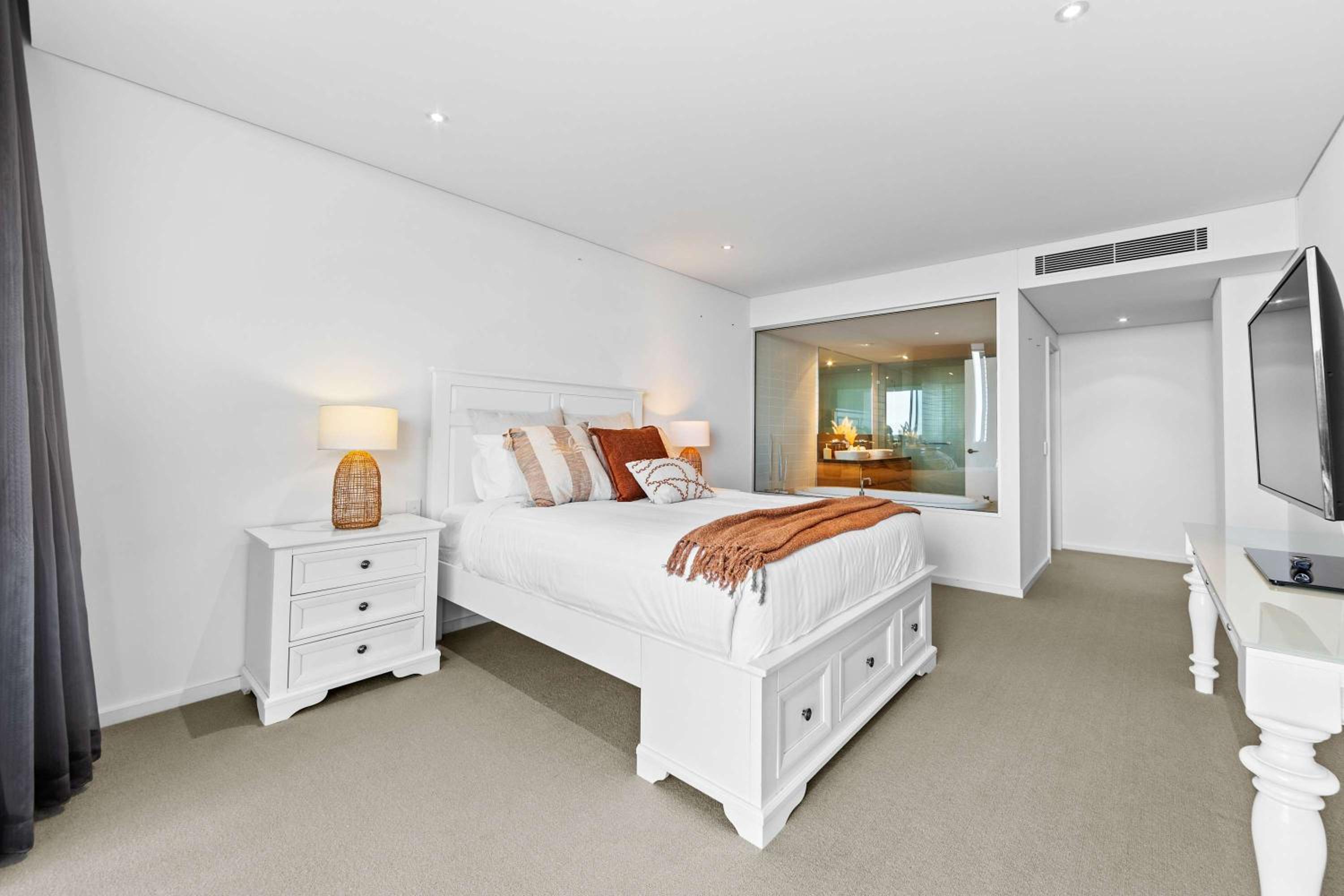 Breathtaking Waterfront Apartment in Mandurah