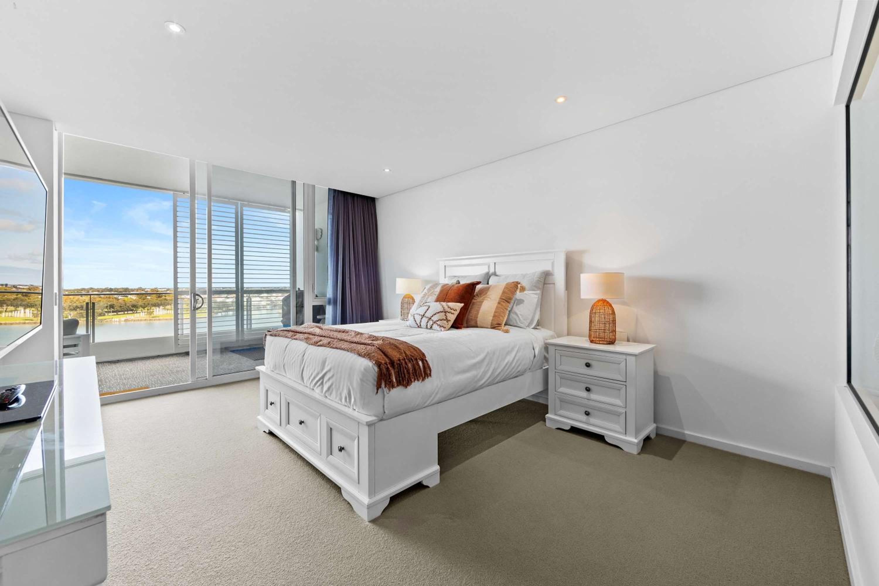 Breathtaking Waterfront Apartment in Mandurah