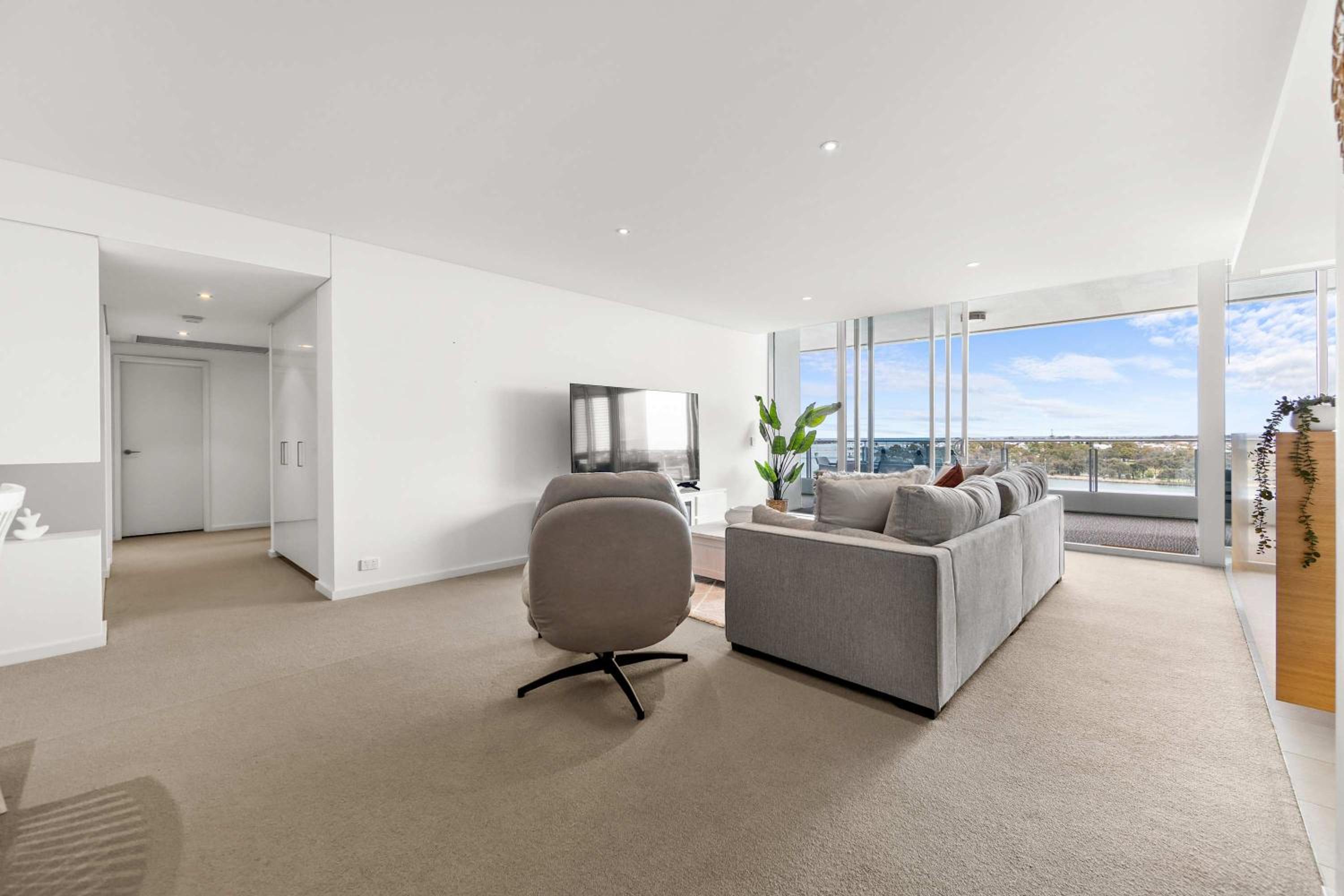 Breathtaking Waterfront Apartment in Mandurah
