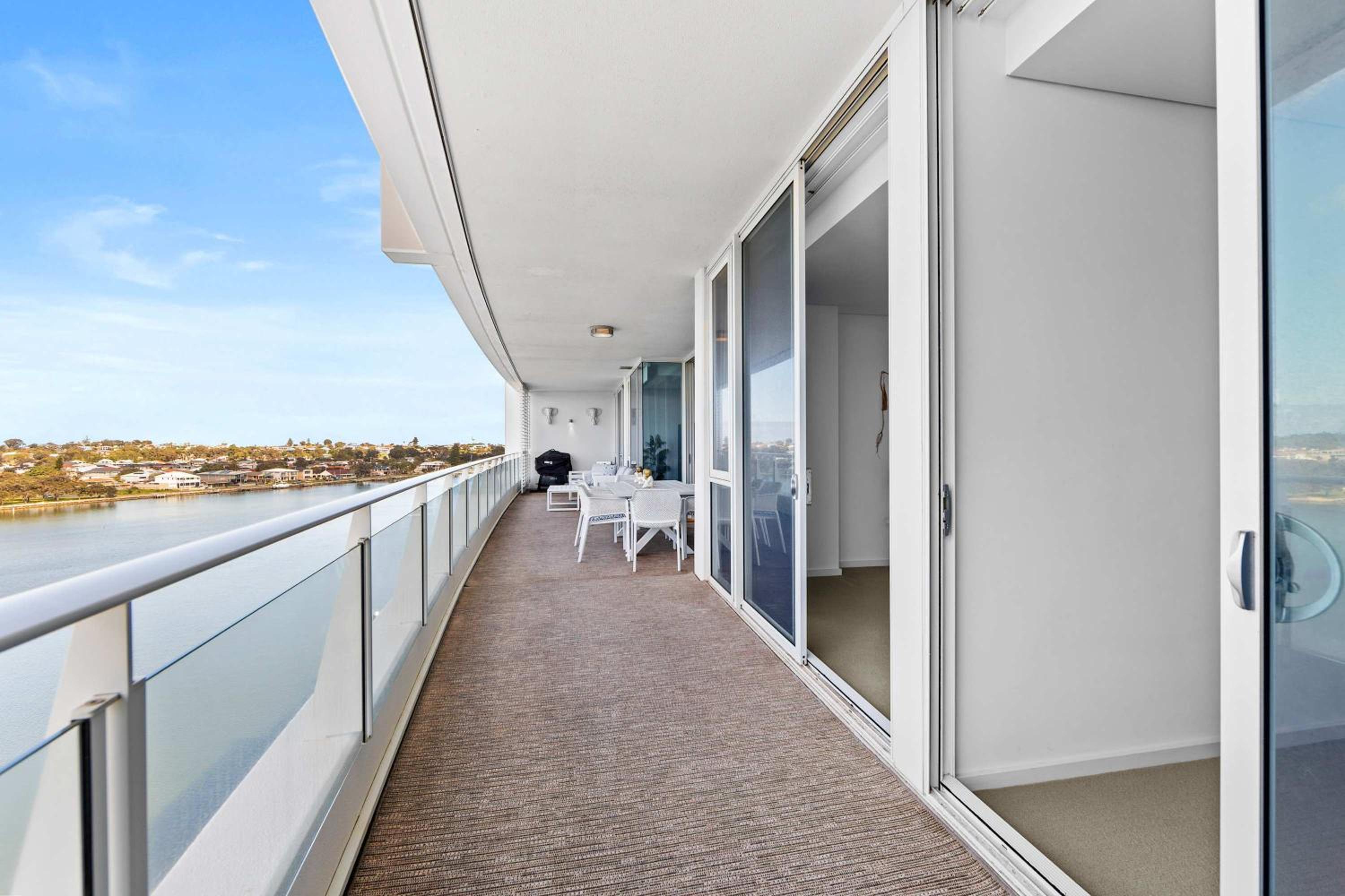 Breathtaking Waterfront Apartment in Mandurah