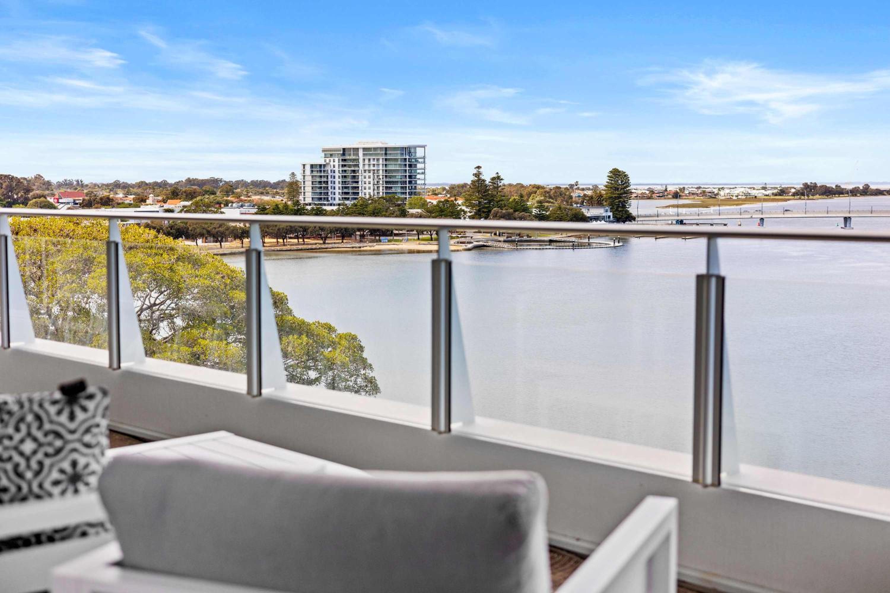 Breathtaking Waterfront Apartment in Mandurah