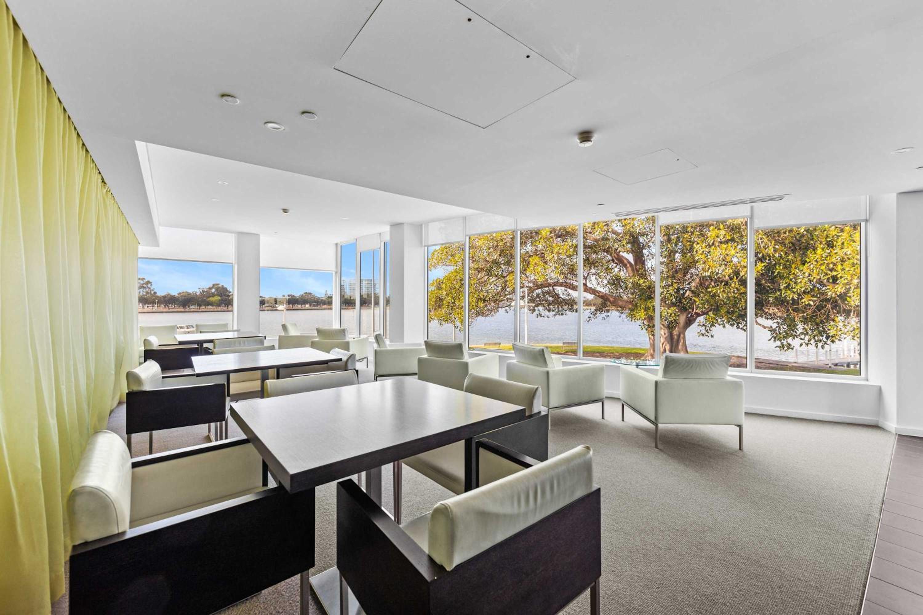 Breathtaking Waterfront Apartment in Mandurah