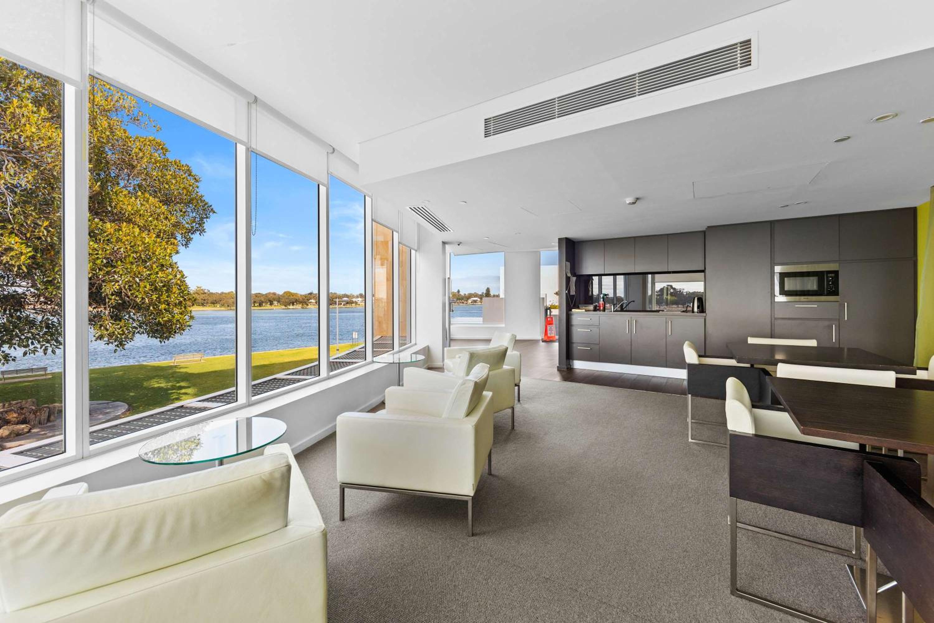 Breathtaking Waterfront Apartment in Mandurah