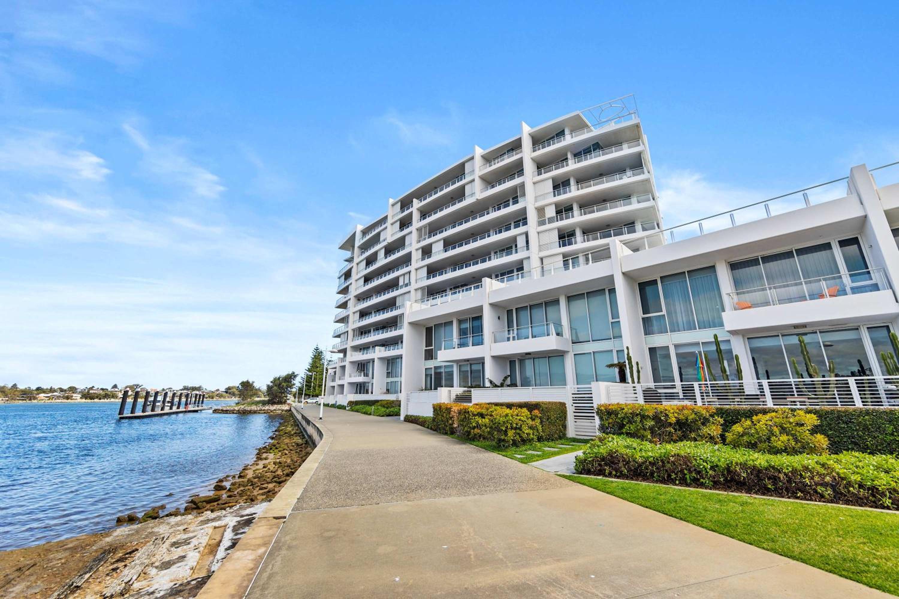 Breathtaking Waterfront Apartment in Mandurah