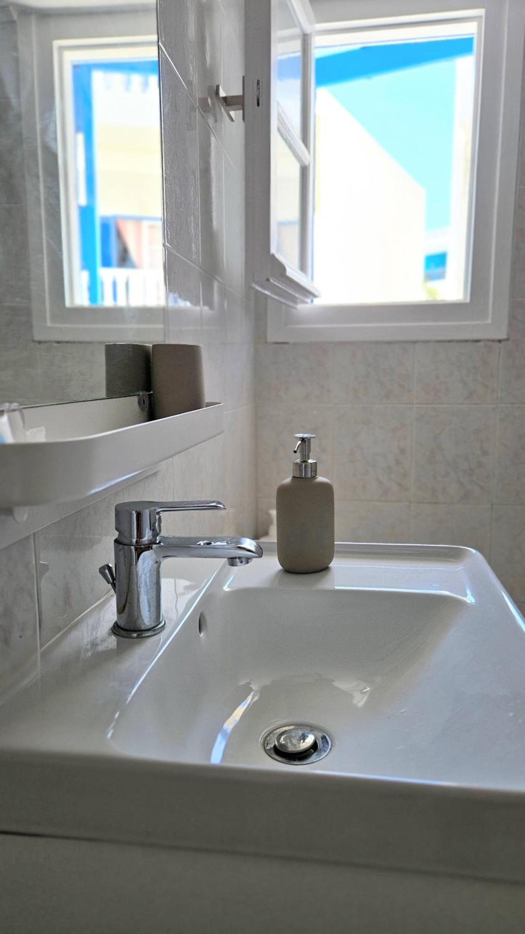 Tinos Seaside Gem - Cycladic 2BR 500m from Center view 2
