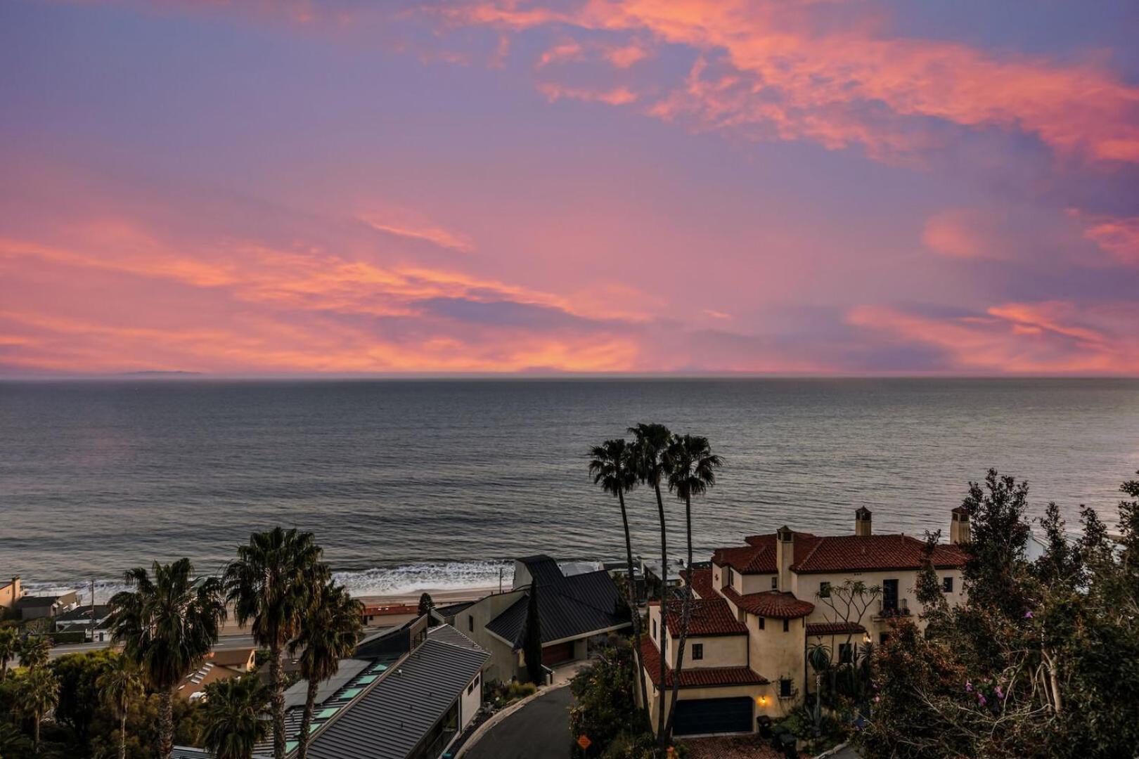 Villa Reina by Fieldtrip Majestic Ocean-View Villa in Malibu view 3