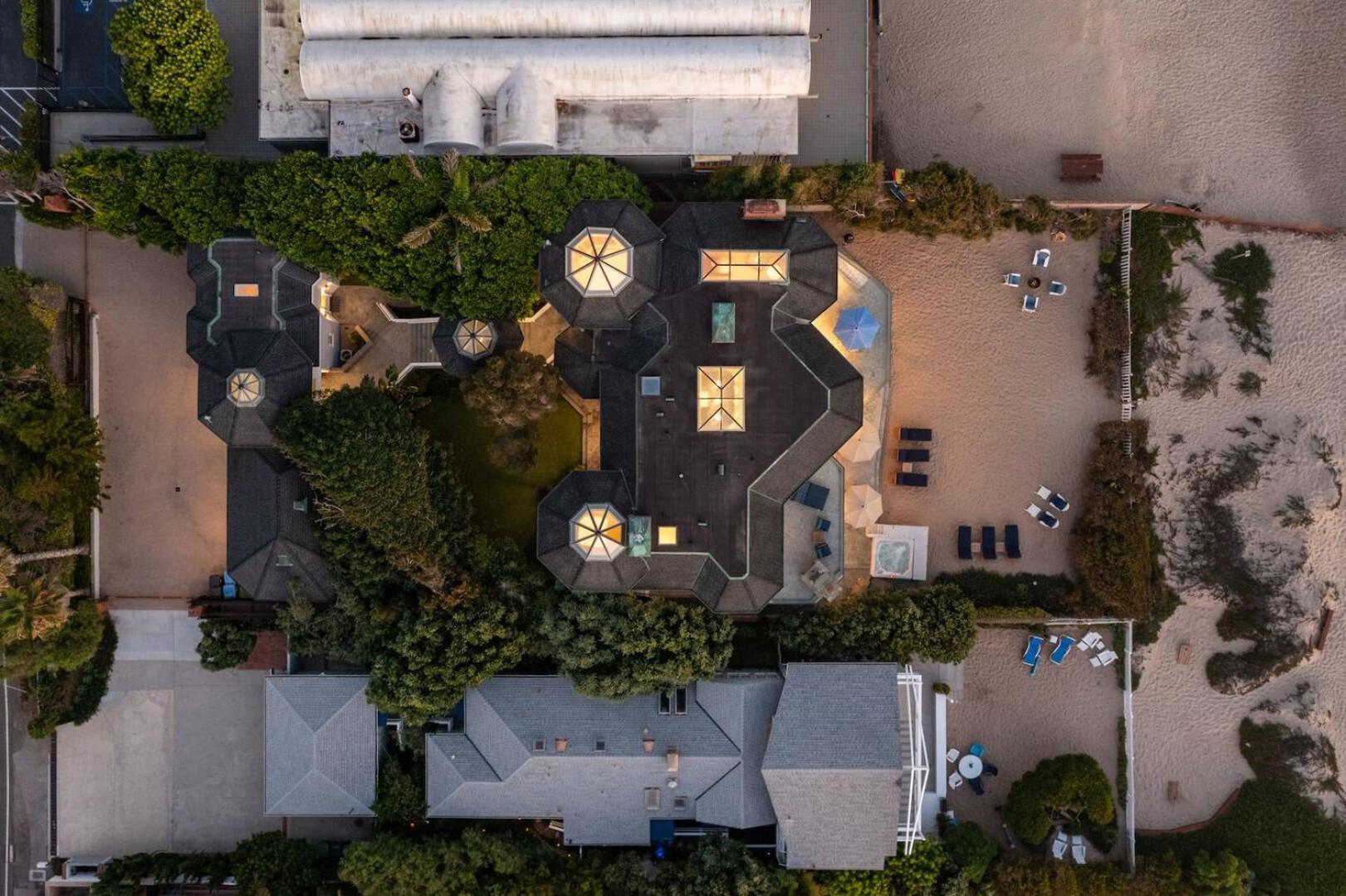 Malibu Dunes by Fieldtrip Expansive Hamptons-Style Estate w Private Beach Backyard view 3