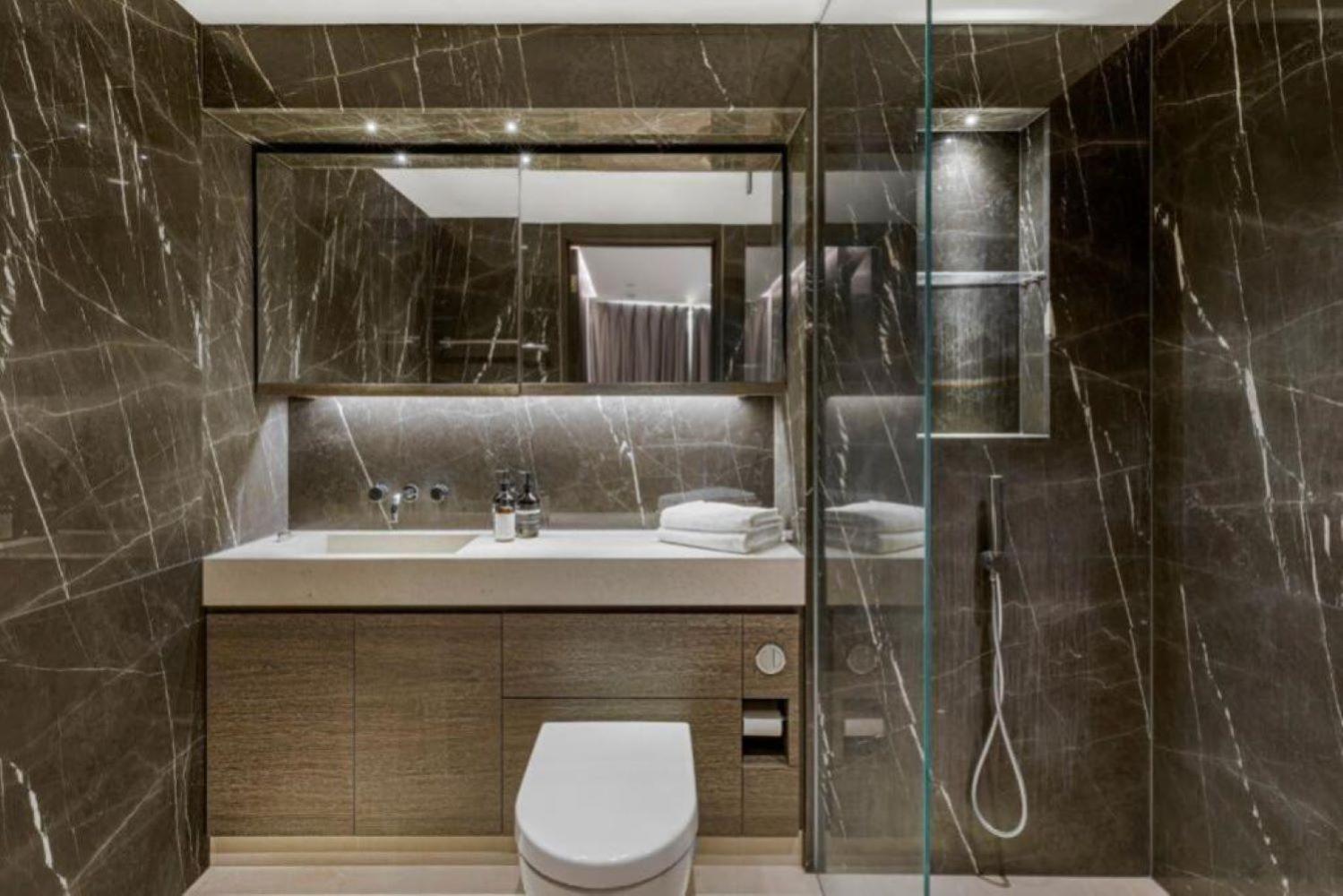 Spectacular Views Across London Skyline Luxury Flat Sleeps 8 view 2