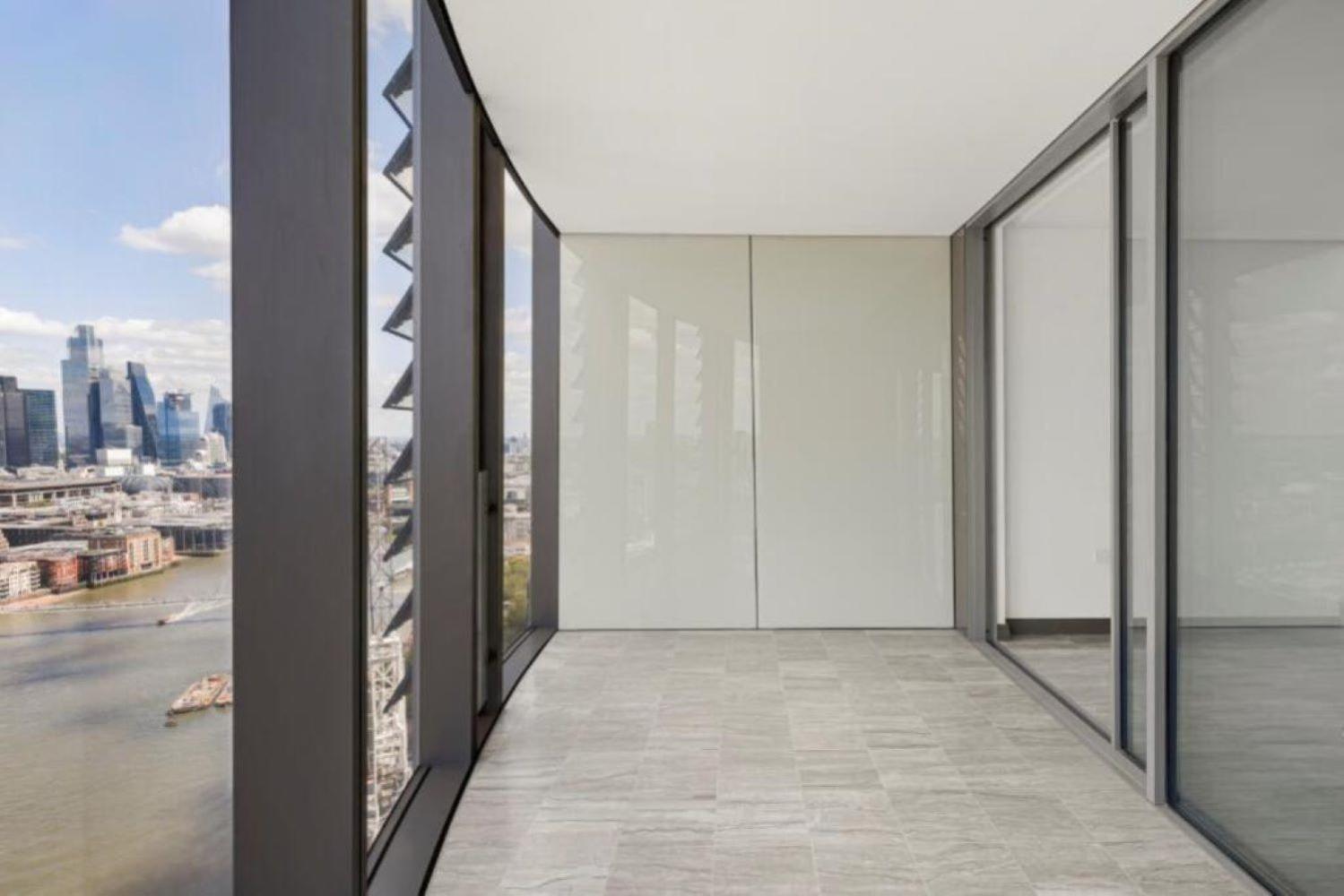 Spectacular Views Across London Skyline Luxury Flat Sleeps 8 view 3