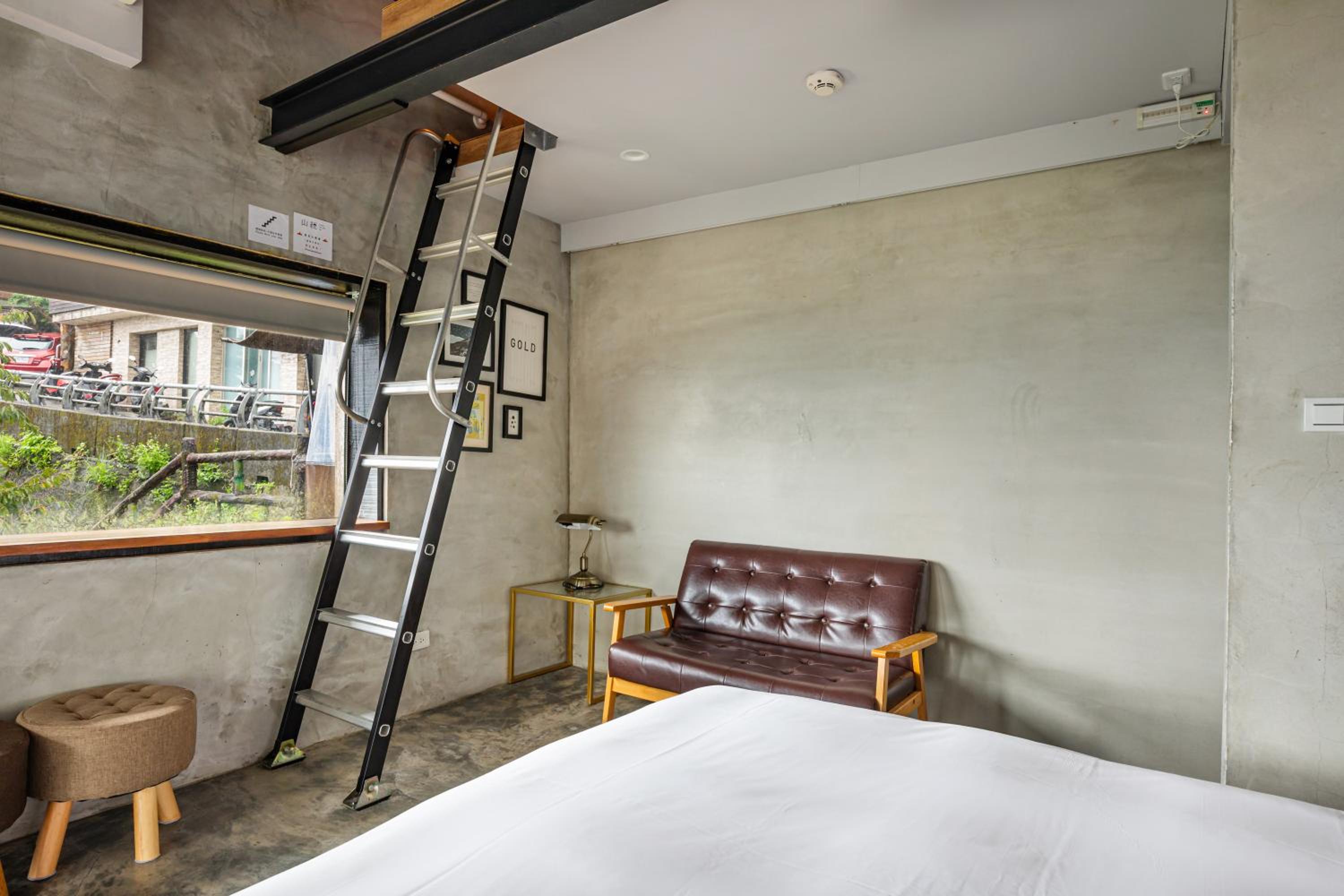 Jiufen The Ore Easy Stay