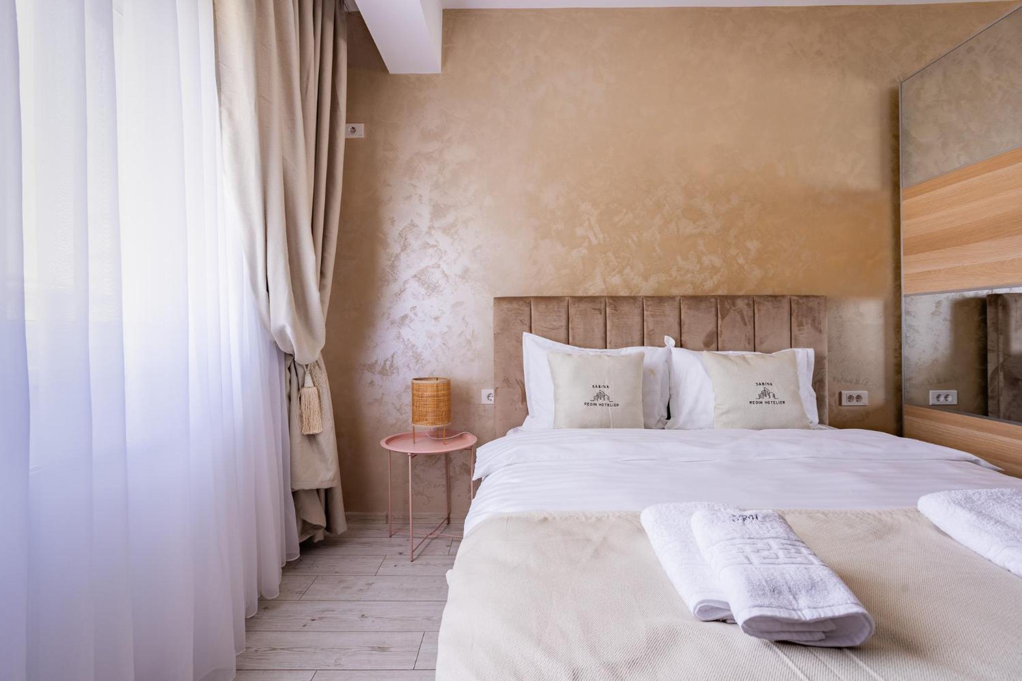 Unique Sapphire 33 en Gara Bucureşti Progresu
