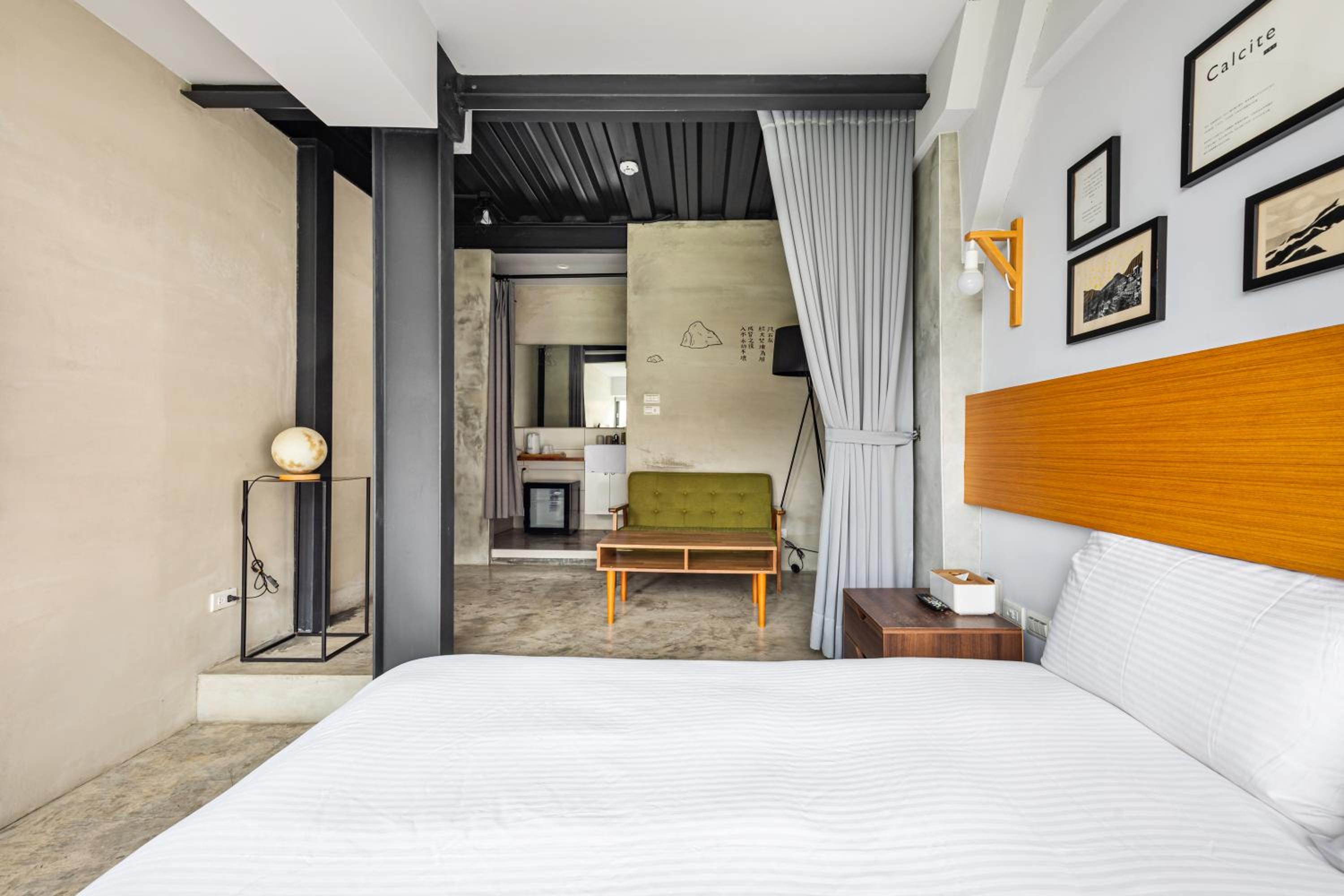 Jiufen The Ore Easy Stay