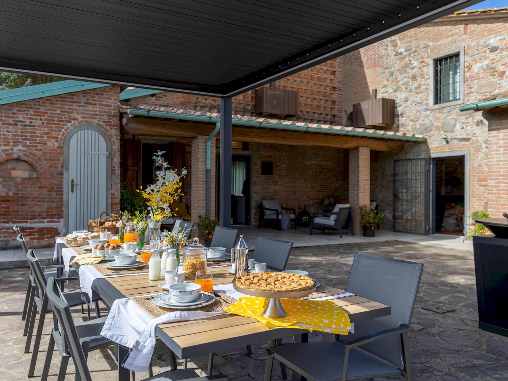 TENUTA FRANCIGENA 8, Emma Villas view 2