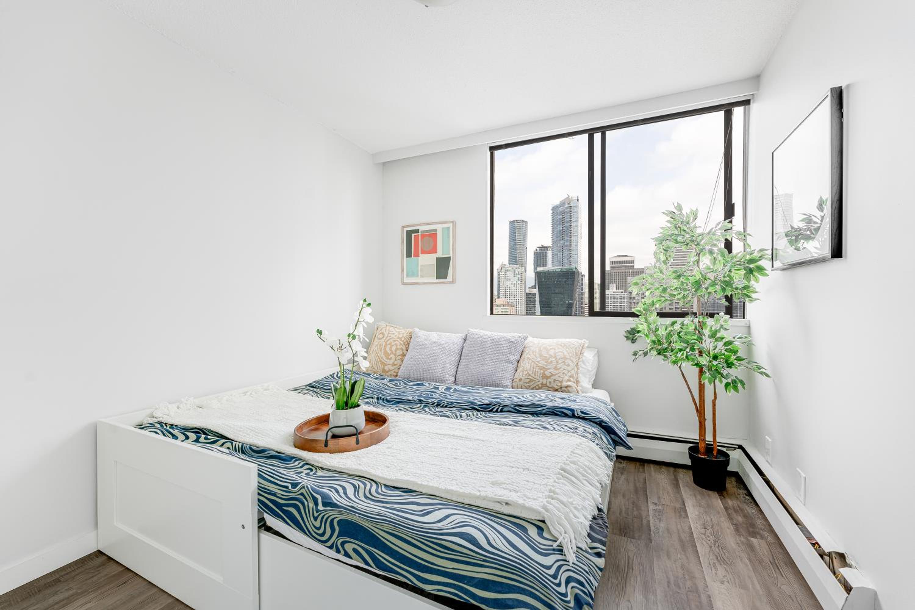 Central 2 Bedroom Apartment Perfect for City Living!
