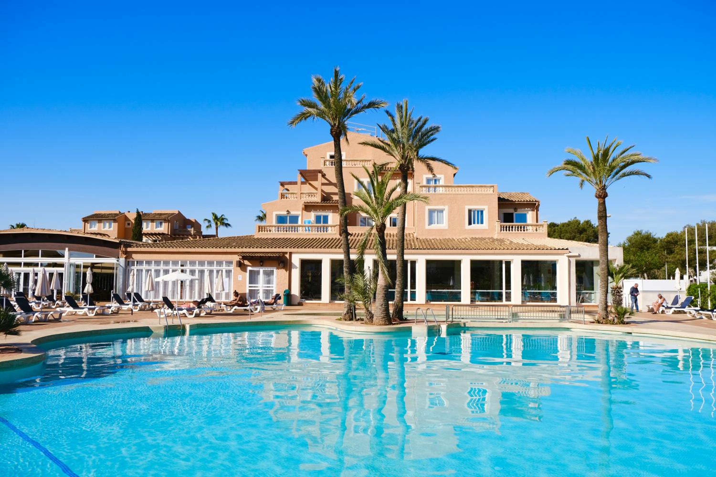 Hotel Aparthotel Ciudad Laurel - Image 1