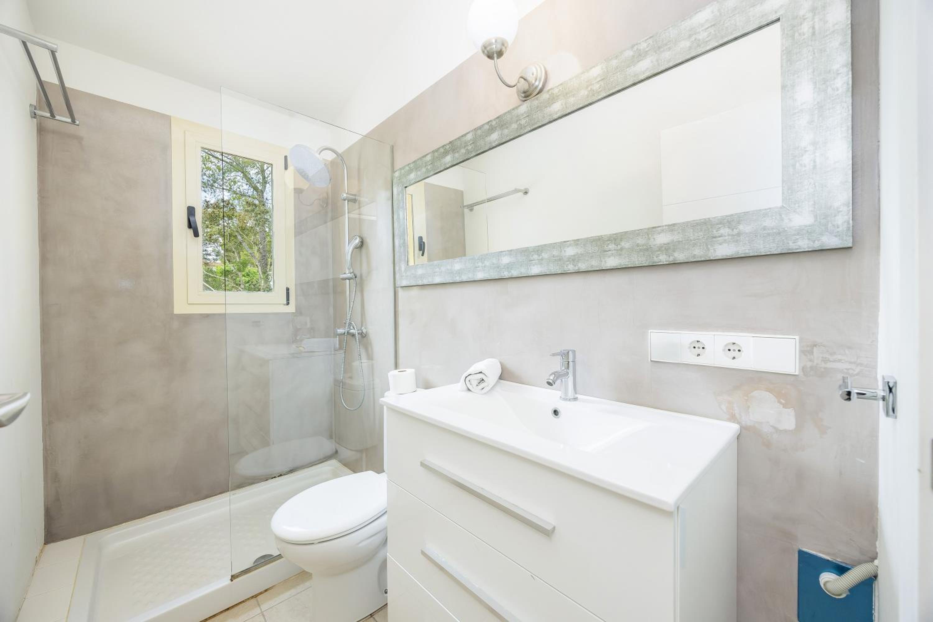 Villa Pins en Ballerics — bathroom