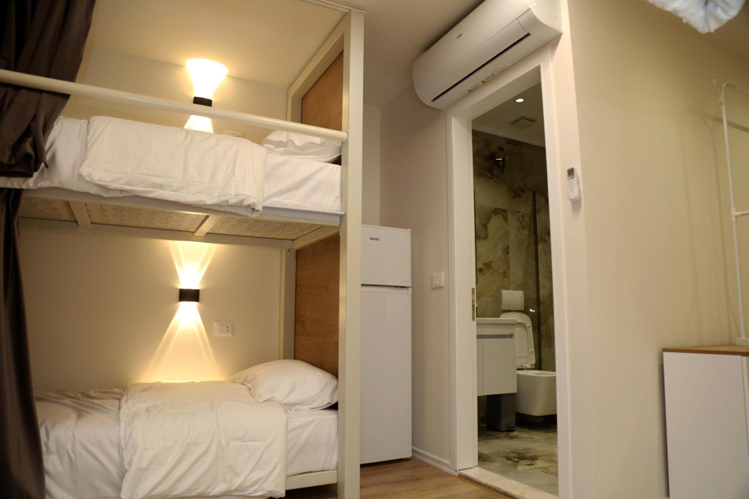 Serenitas Apartments & Hostel
