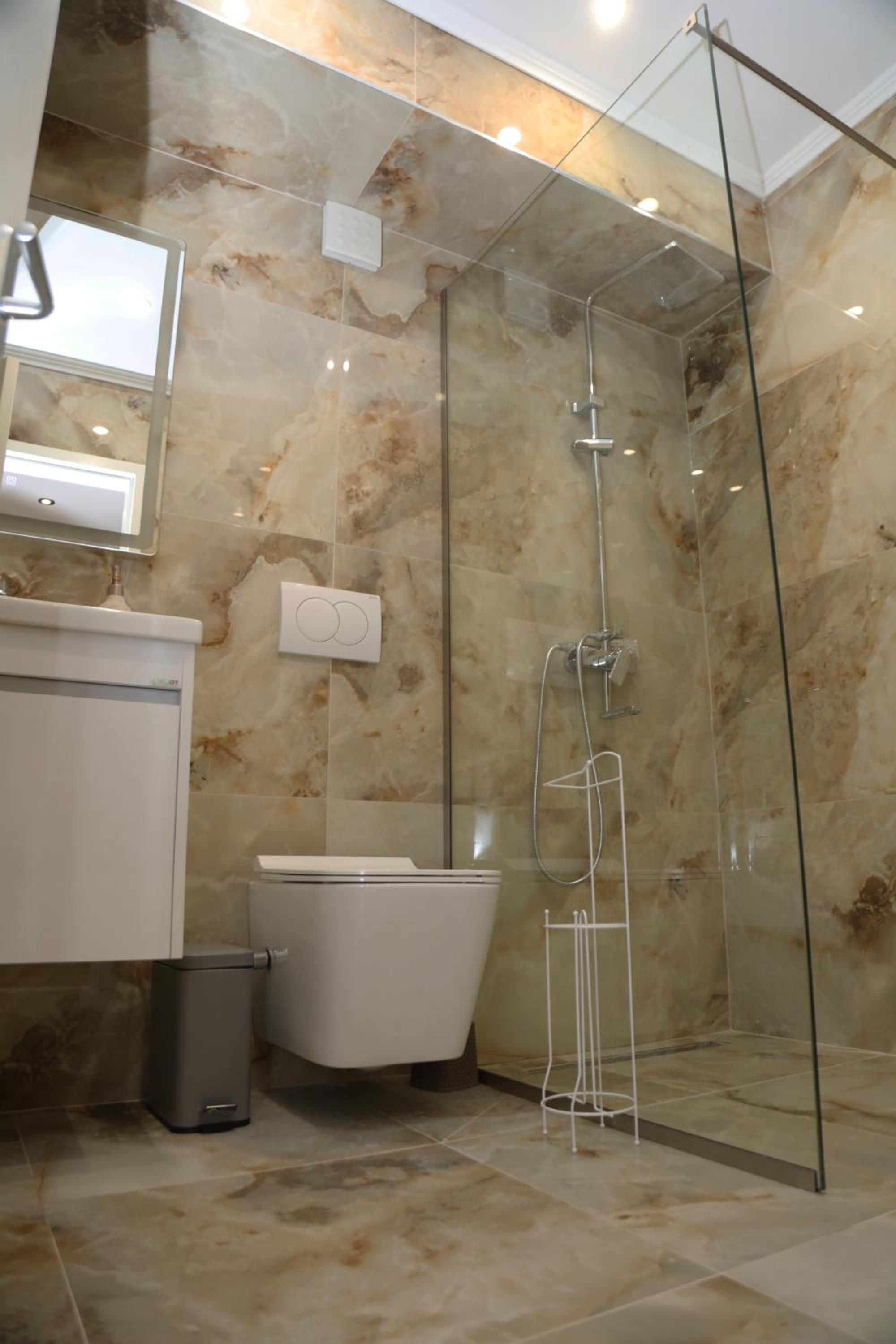 Serenitas Apartments & Hostel