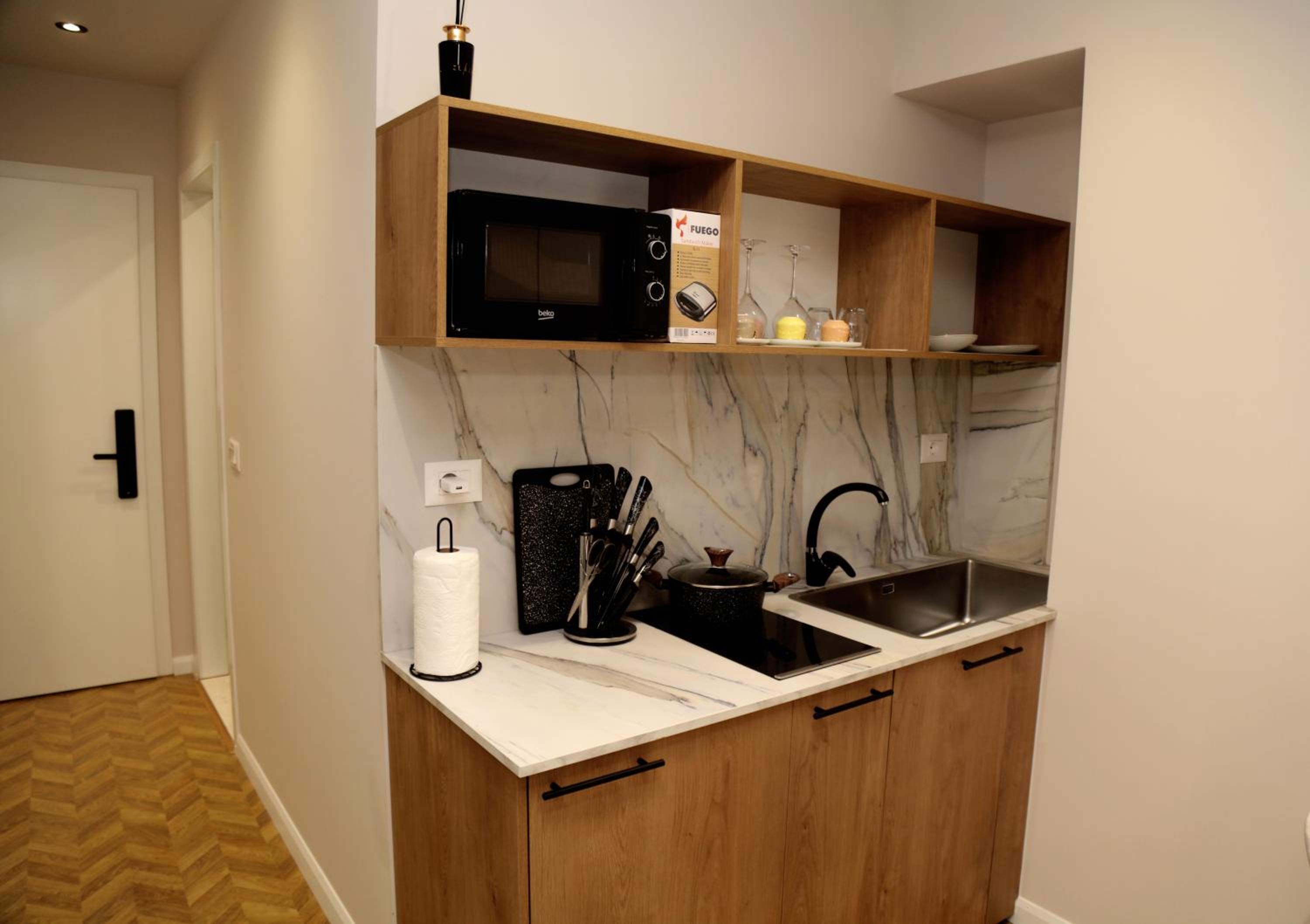 Serenitas Apartments & Hostel