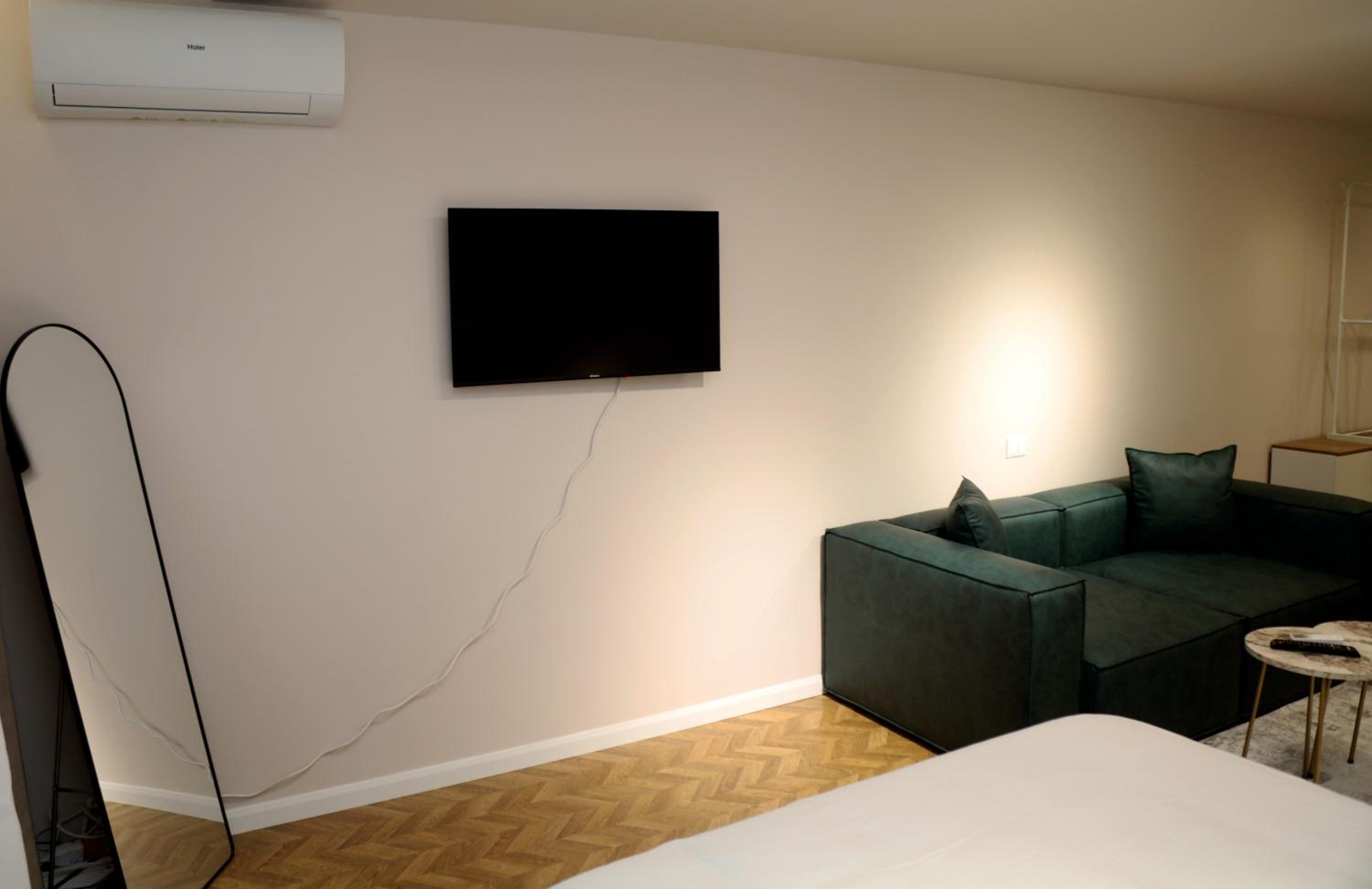 Serenitas Apartments & Hostel