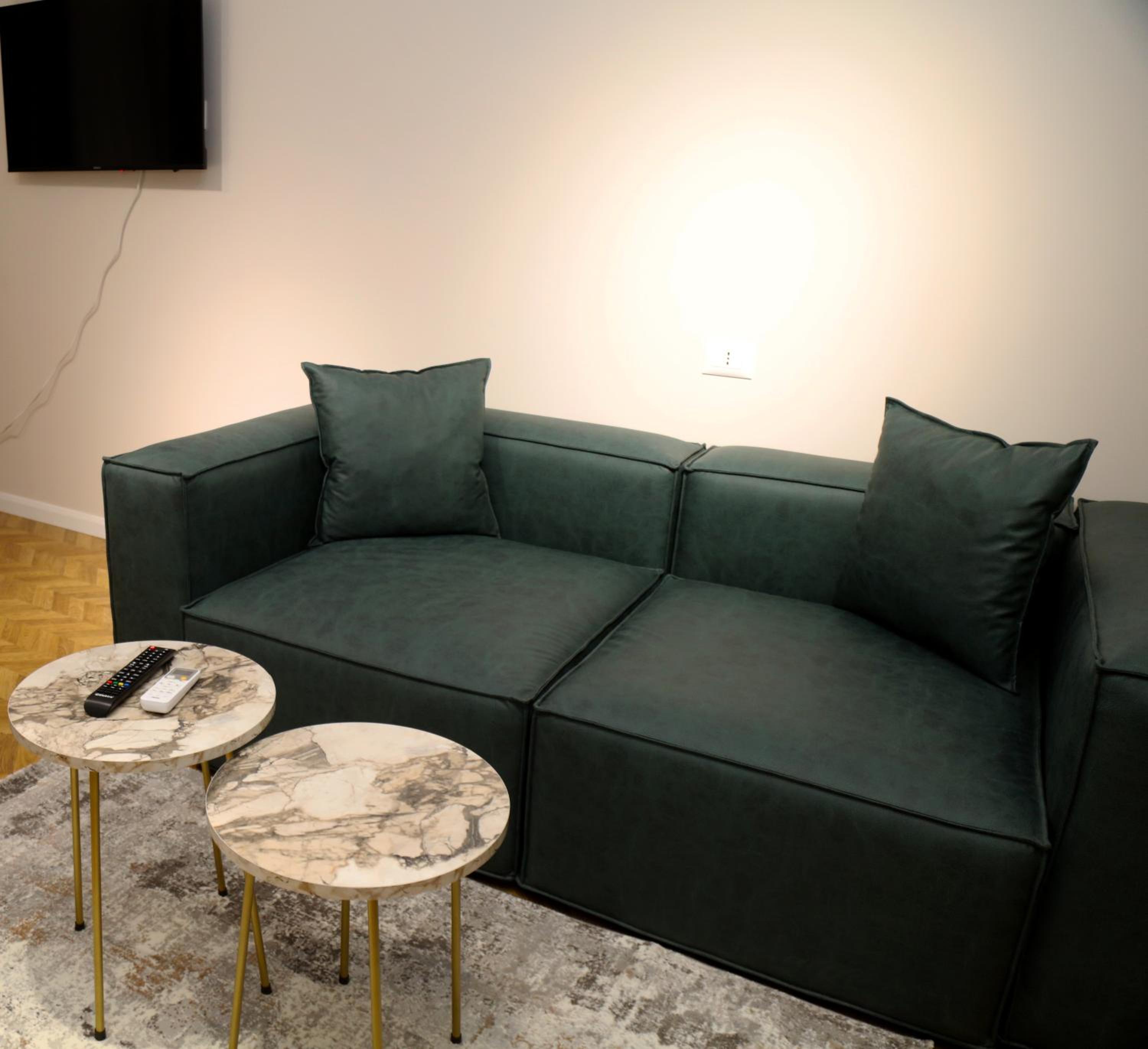 Serenitas Apartments & Hostel
