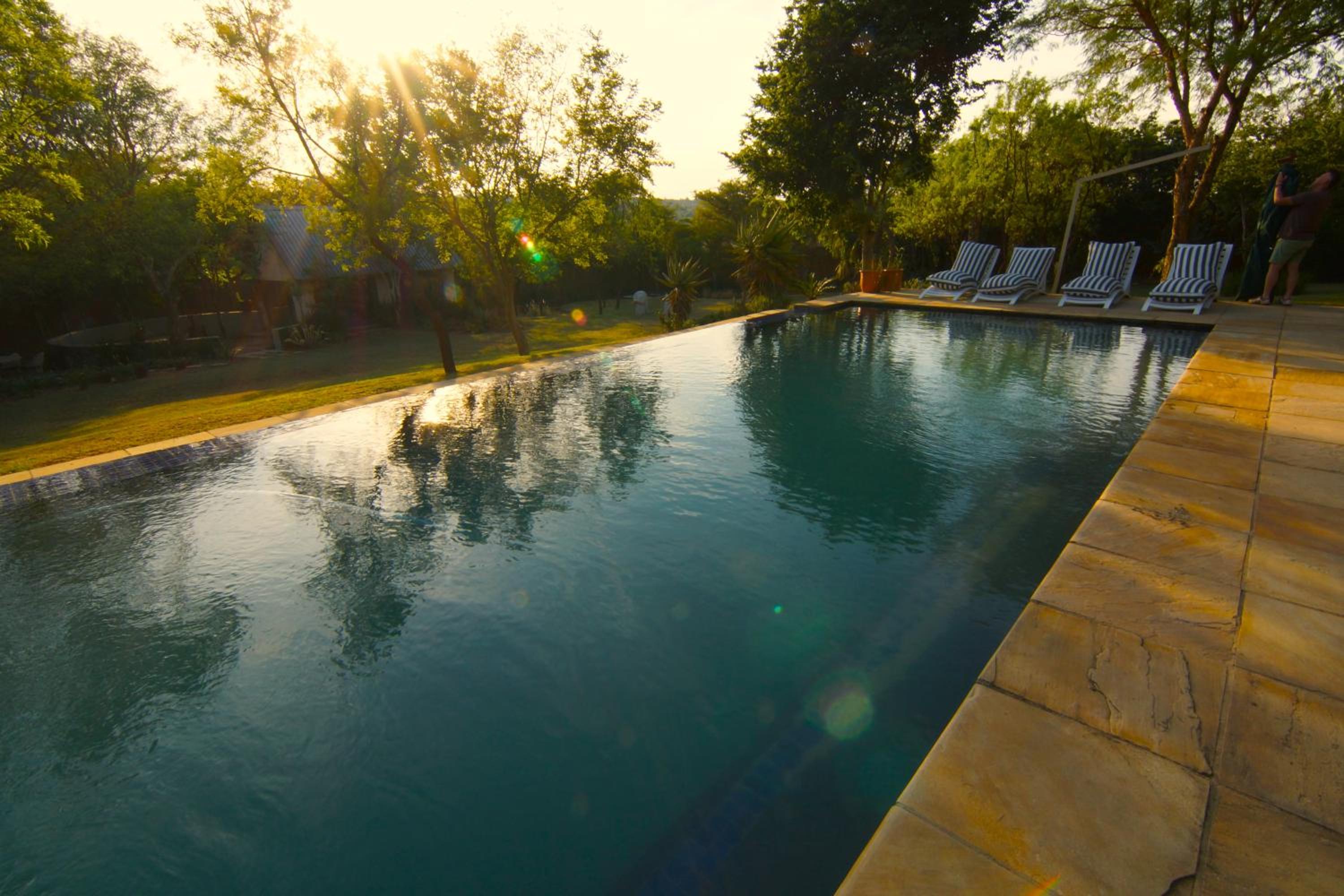 4BR Villa - Fast Wi-Fi - Pool and Garden - Kyalami view 5