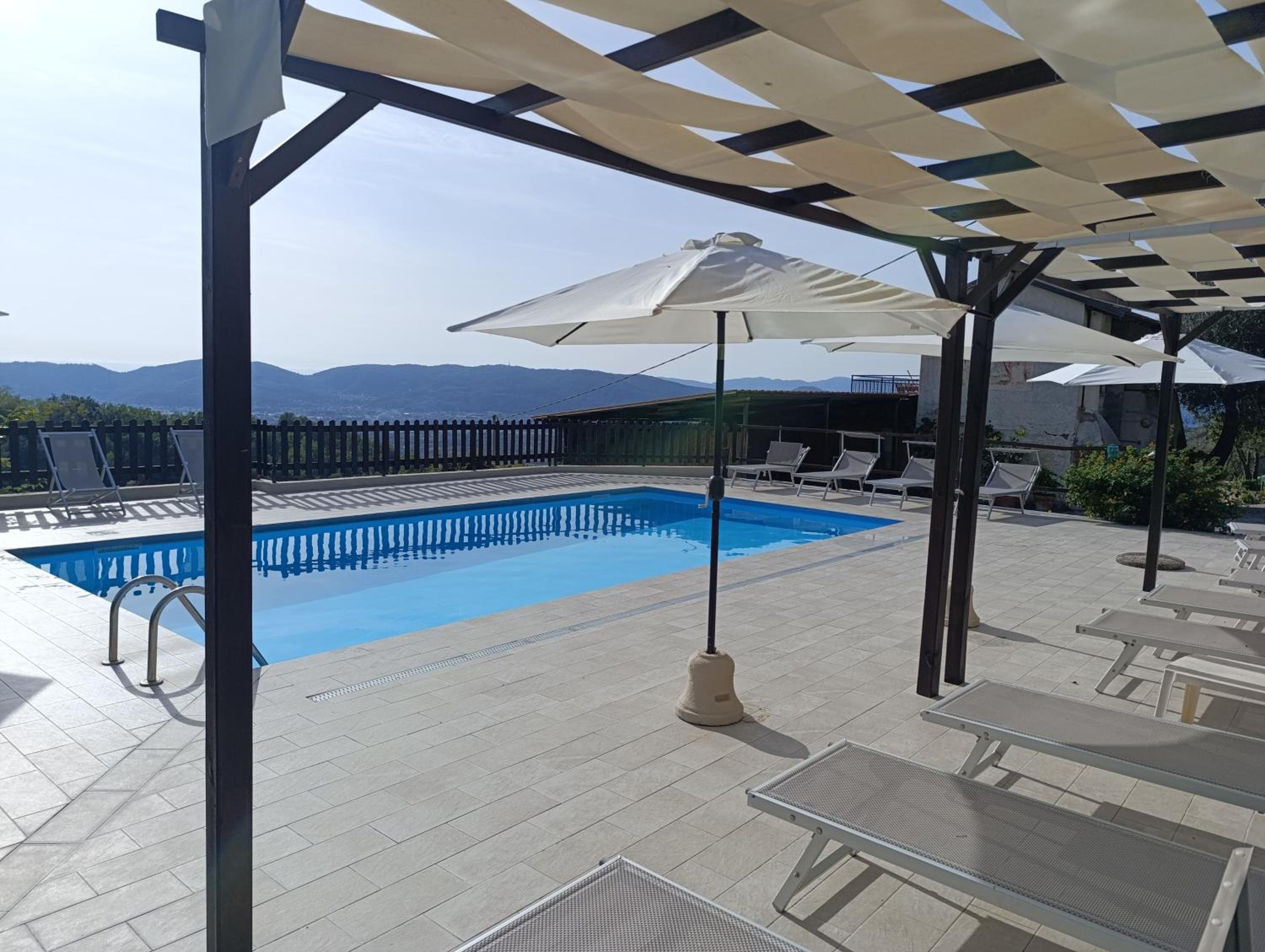 Fattoria Cristina Romantic Garden Studio with Pool & Farm Animals in Tuscany - Fenice