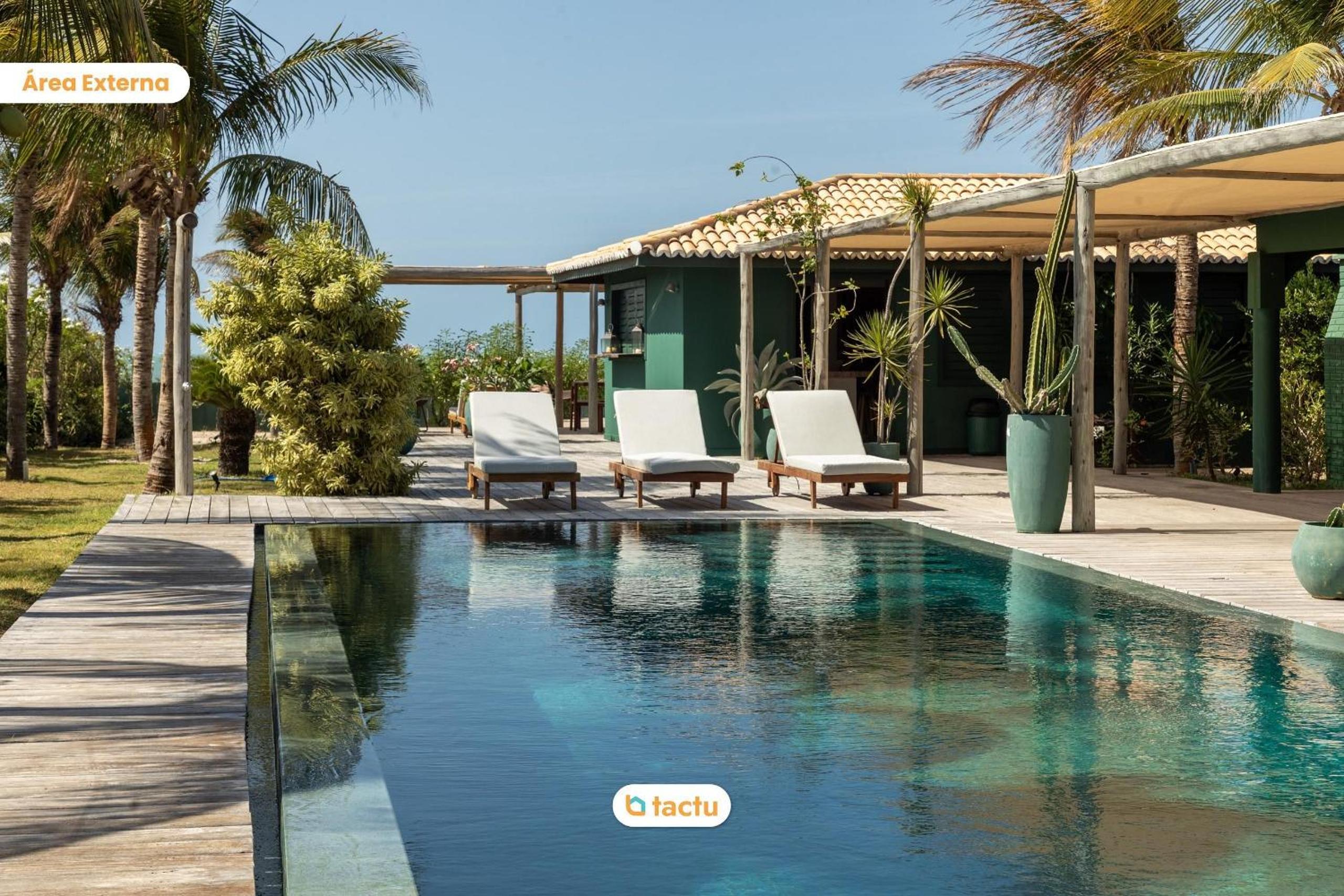 Beachfront house with amazing pool