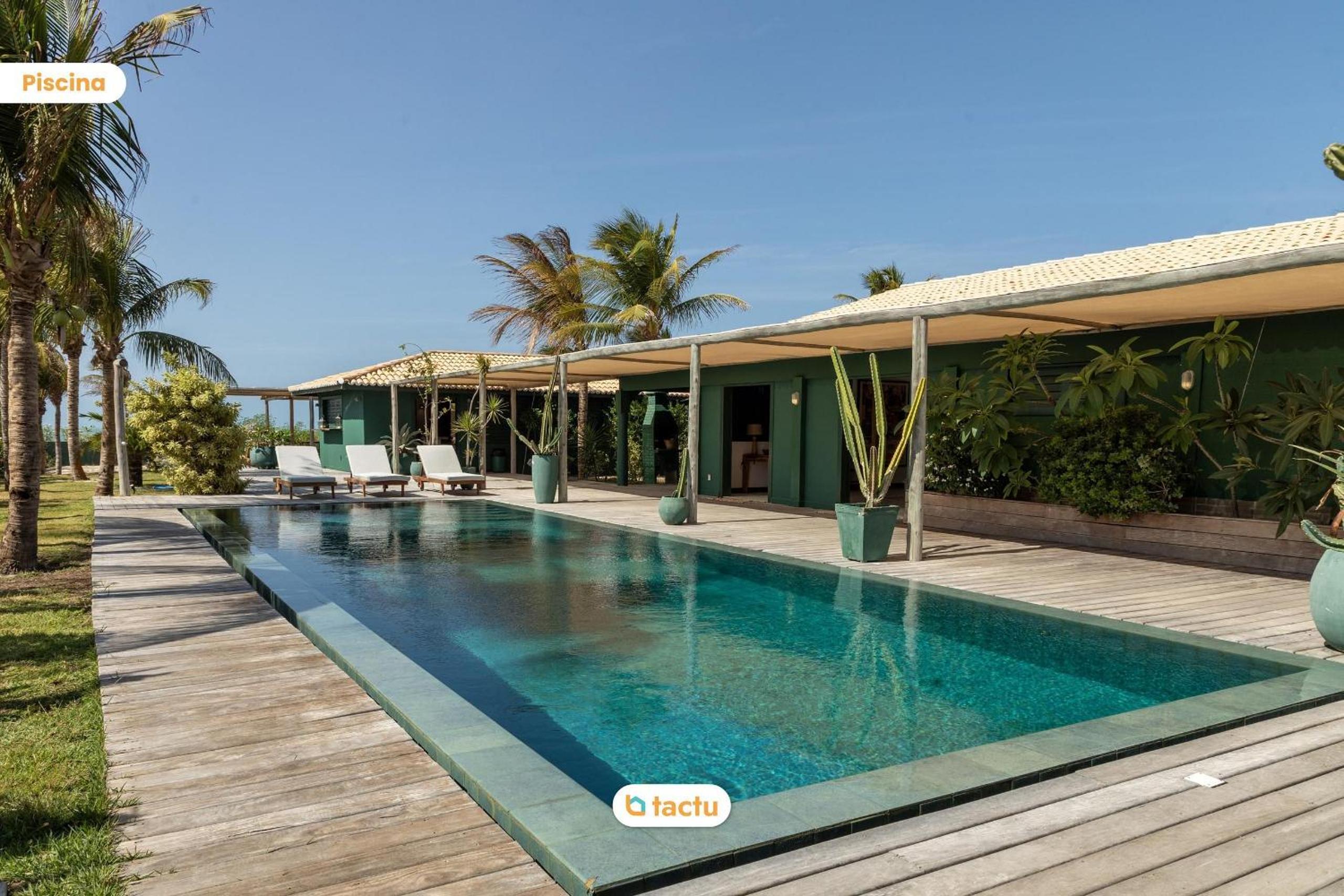 Beachfront house with amazing pool