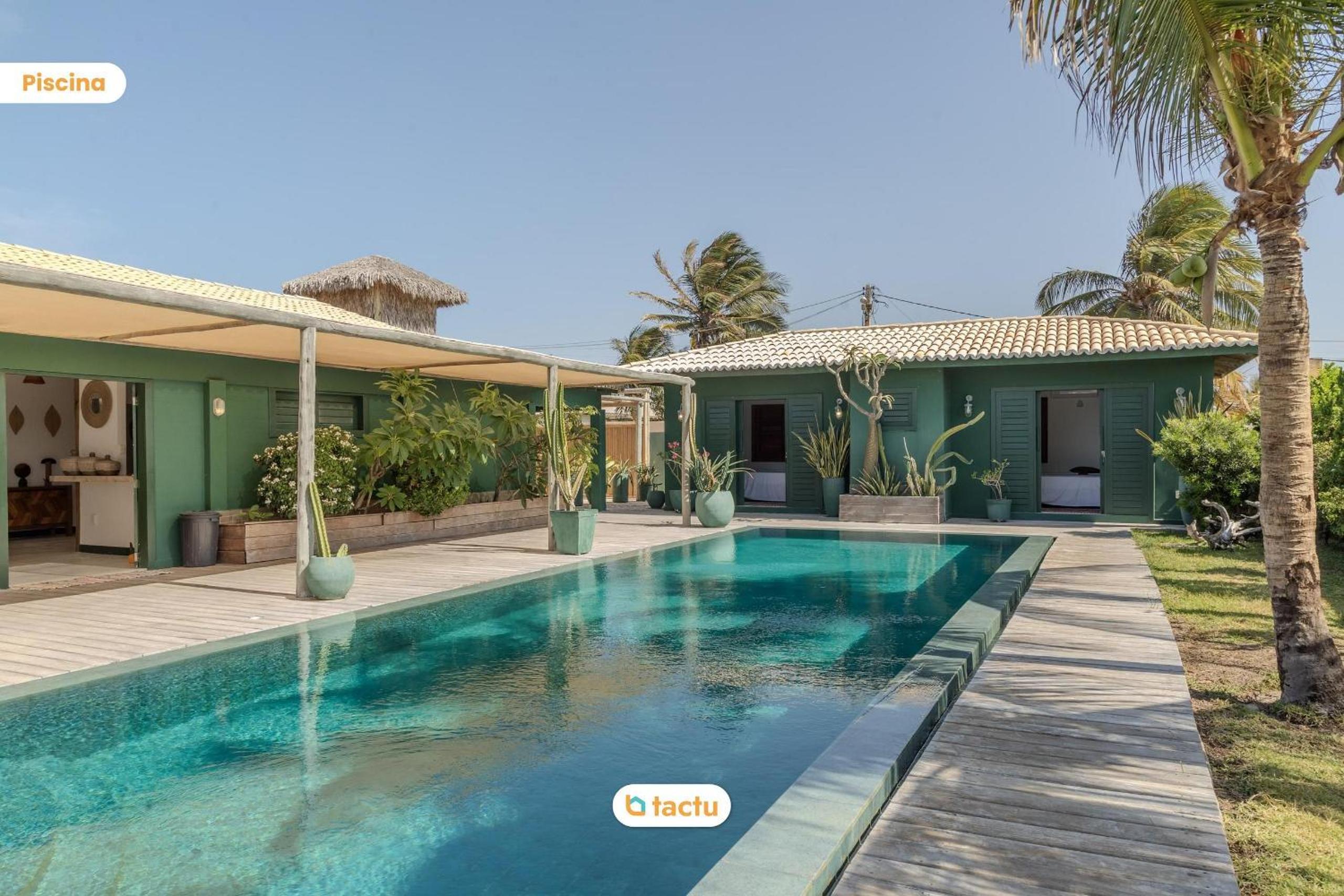 Beachfront house with amazing pool