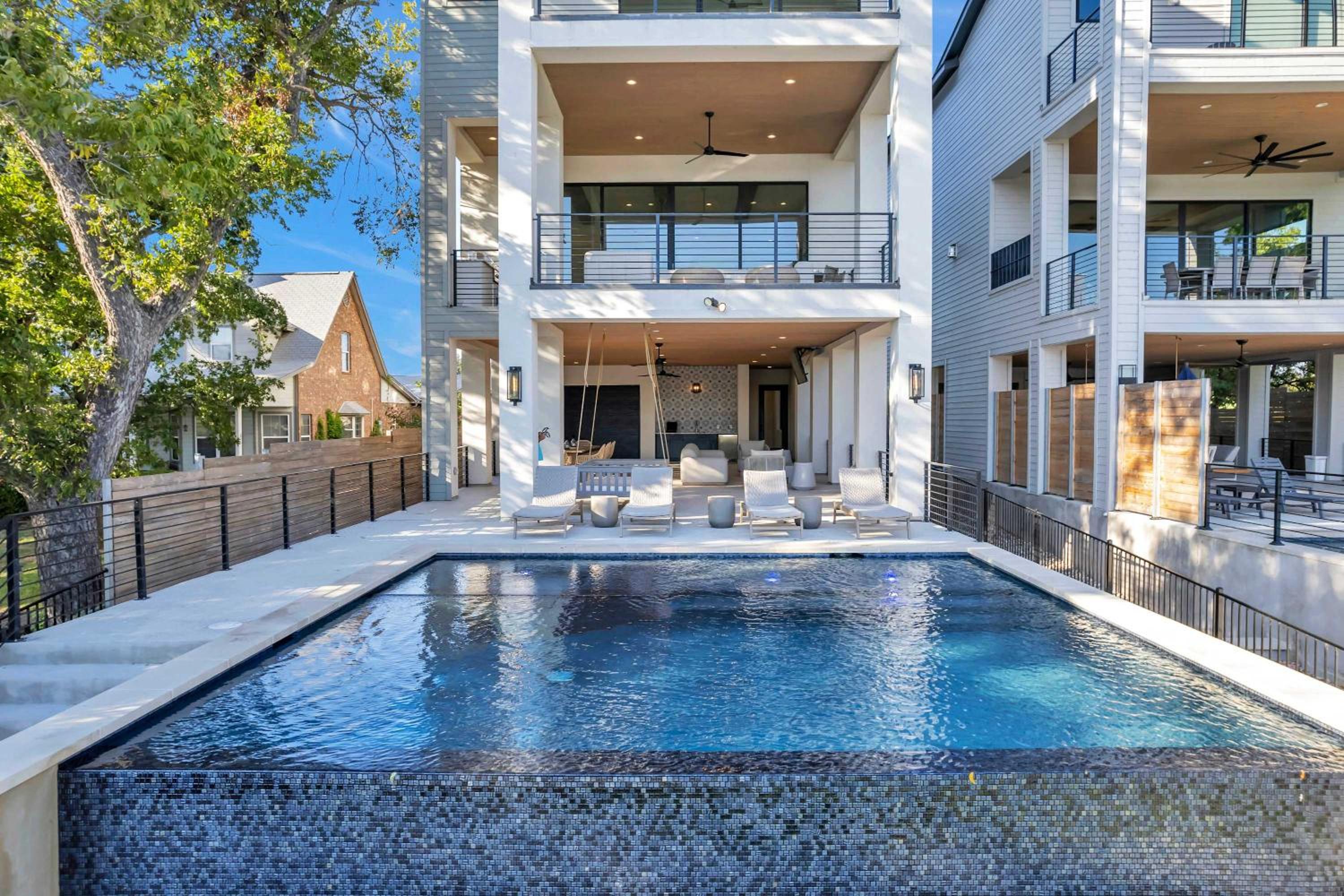 Ellen Lake Luxe with Concierge Services view 2