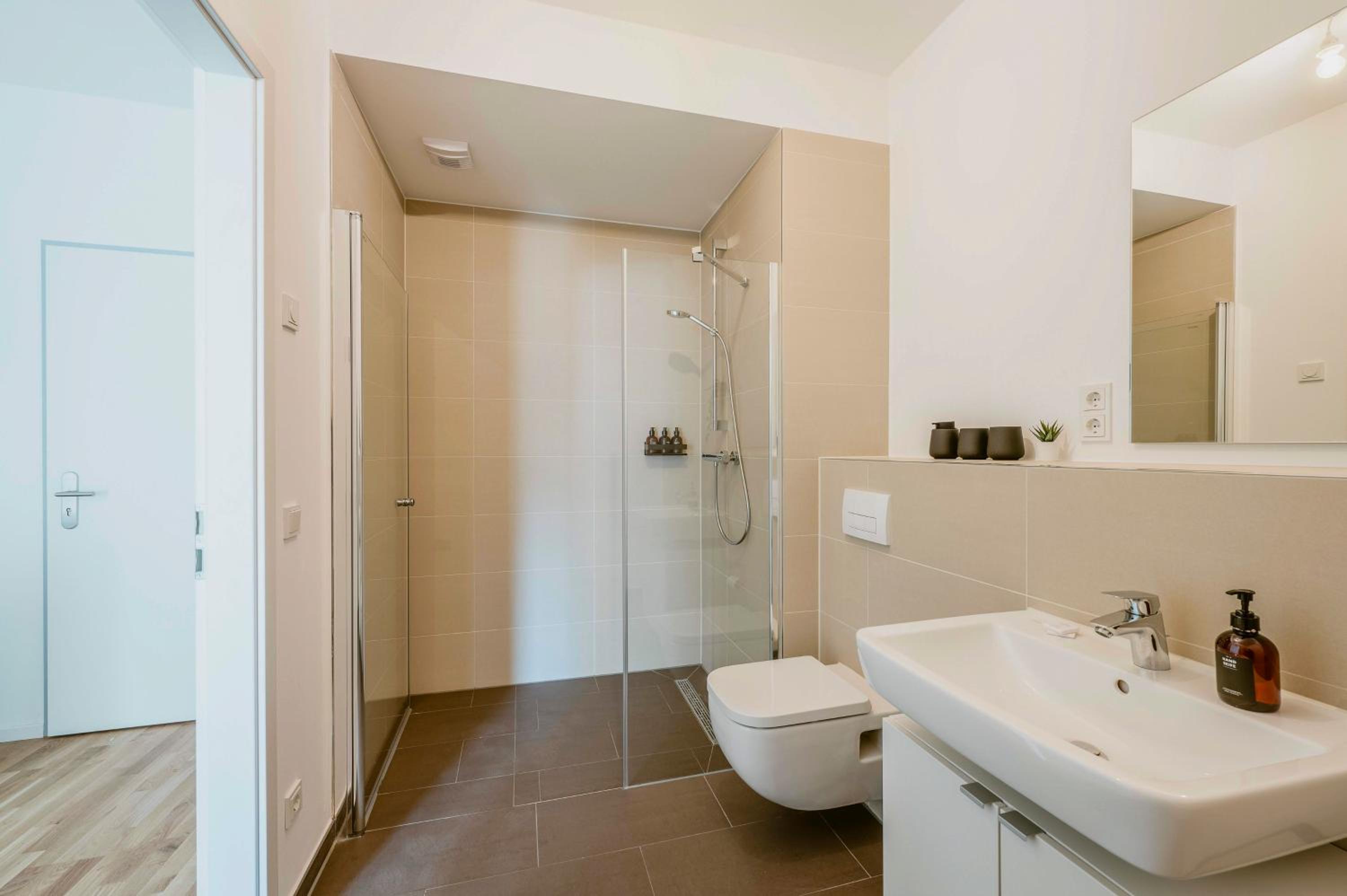 EXQUIS Luxus 2BR Apartment ETRO I Balcony I Family-friendly I Mercedes I Home Office