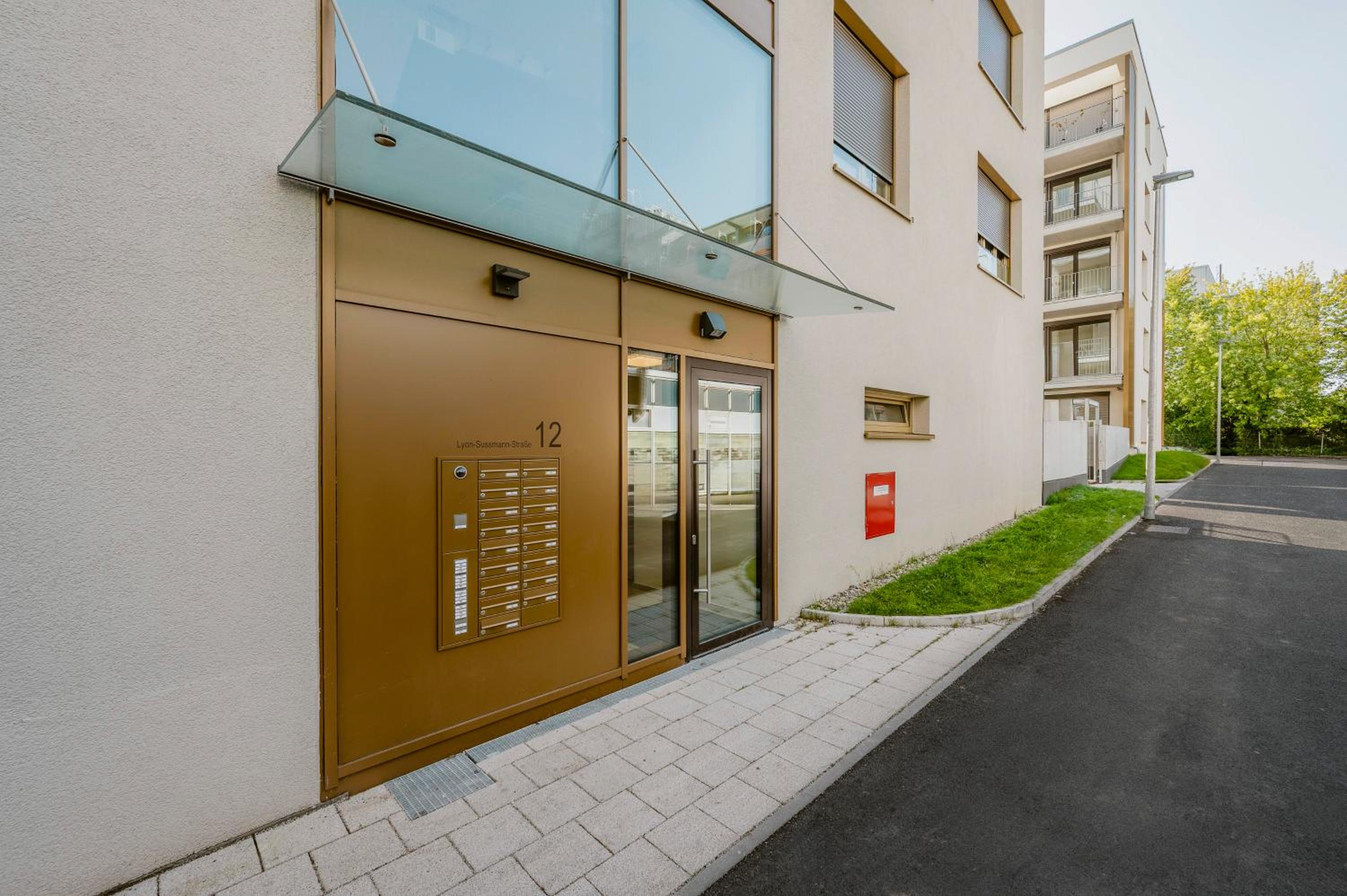 EXQUIS Luxus 2BR Apartment ETRO I Balcony I Family-friendly I Mercedes I Home Office