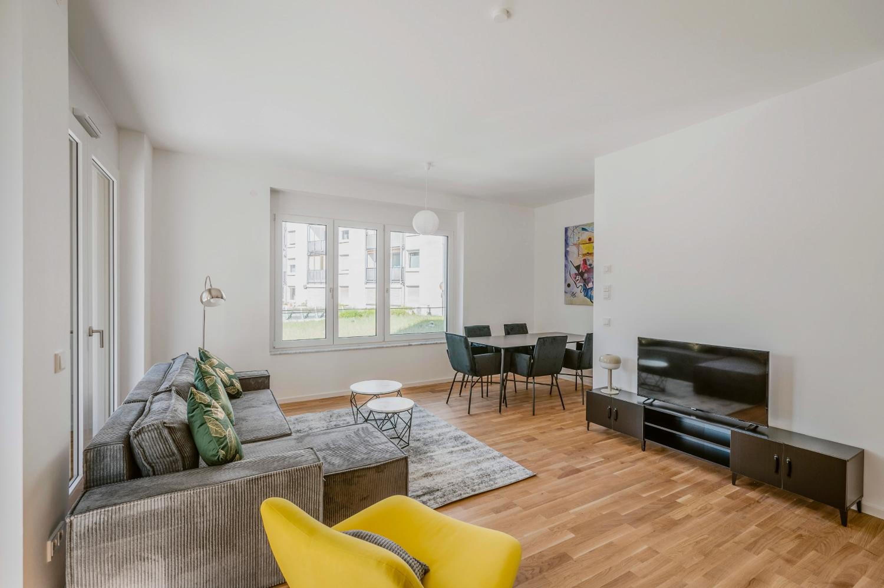 EXQUIS Luxus 2BR Apartment ETRO I Balcony I Family-friendly I Mercedes I Home Office