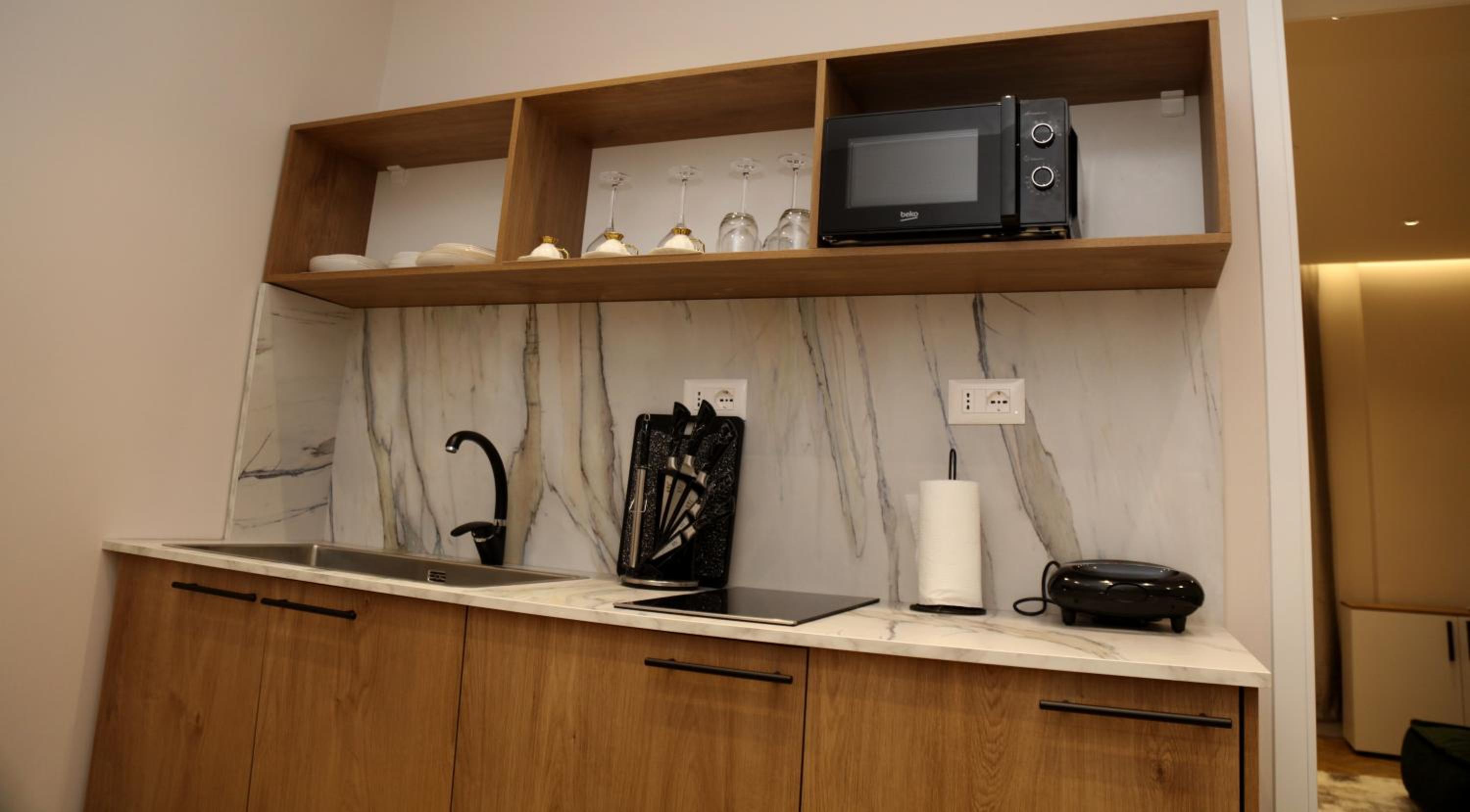 Serenitas Apartments & Hostel