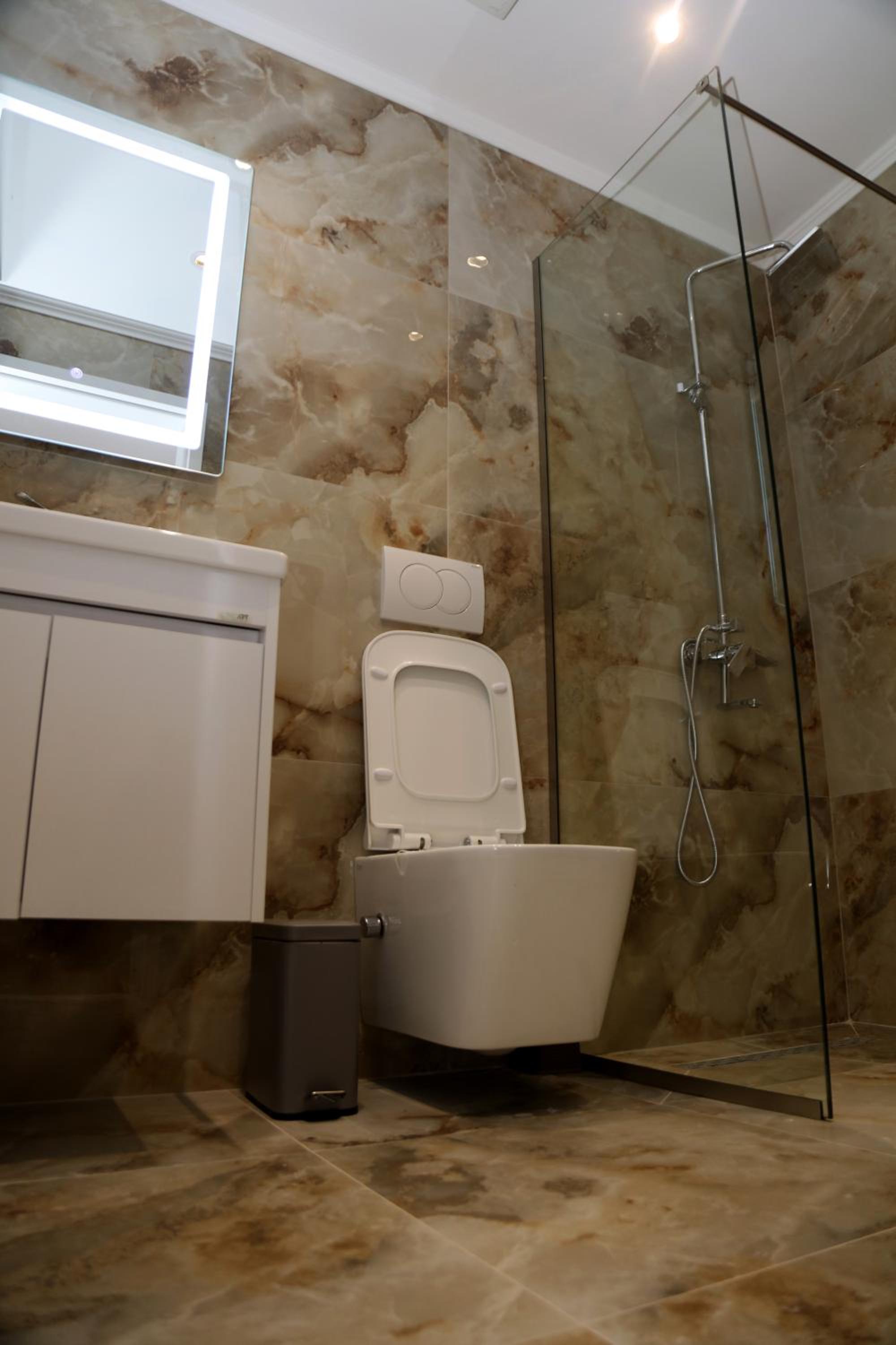 Serenitas Apartments & Hostel