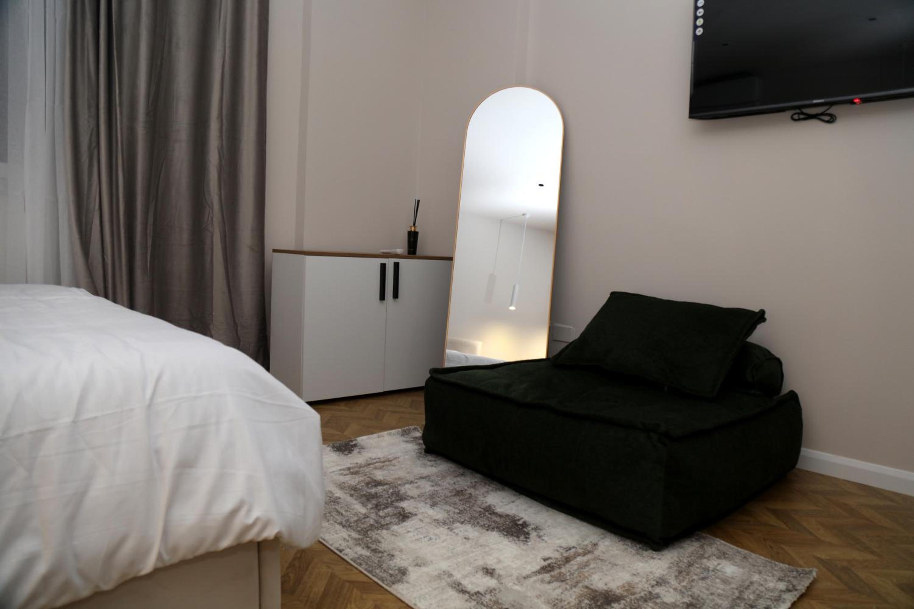 Serenitas Apartments & Hostel