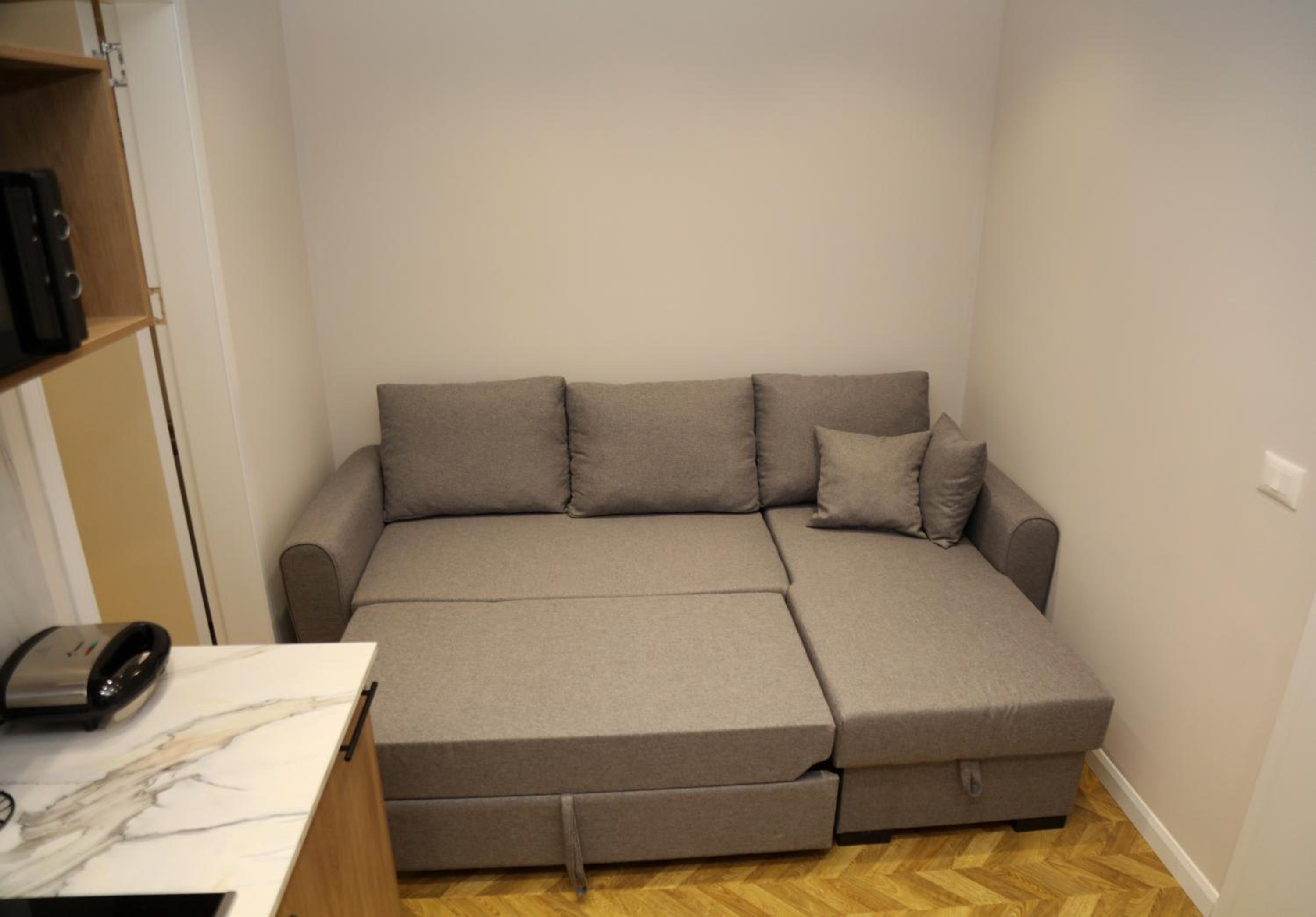 Serenitas Apartments & Hostel
