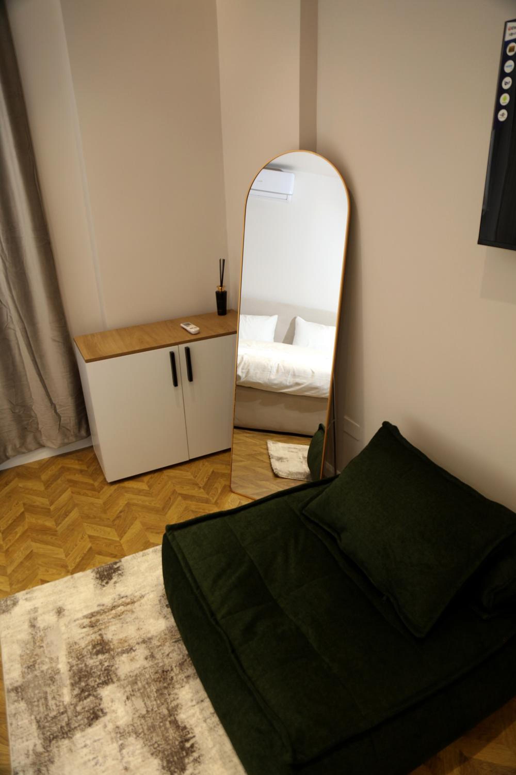 Serenitas Apartments & Hostel