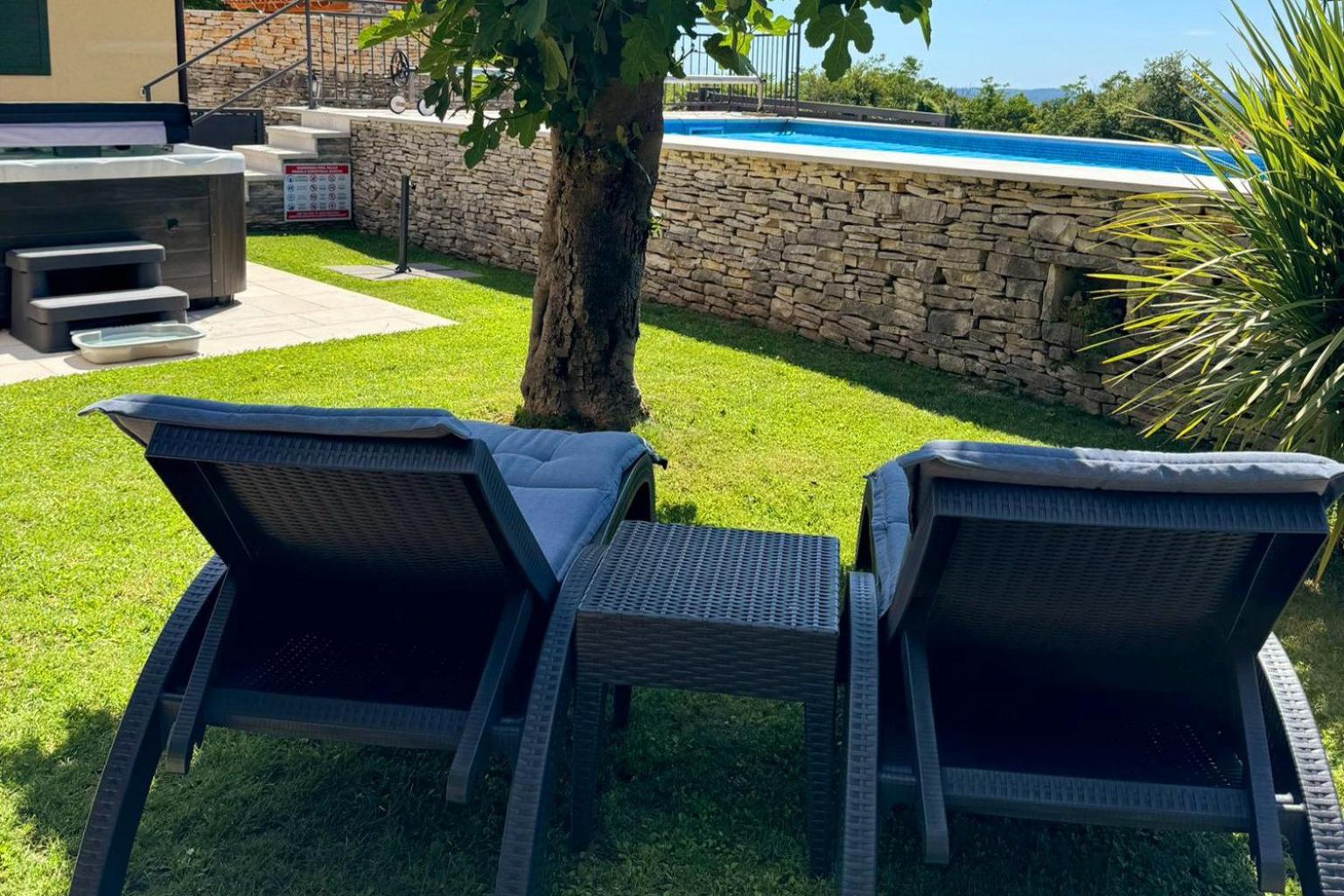 Villa Ana Rita for 6 people - beautiful rustical villa with heated pool & jacuzzi in Central Istria view 2