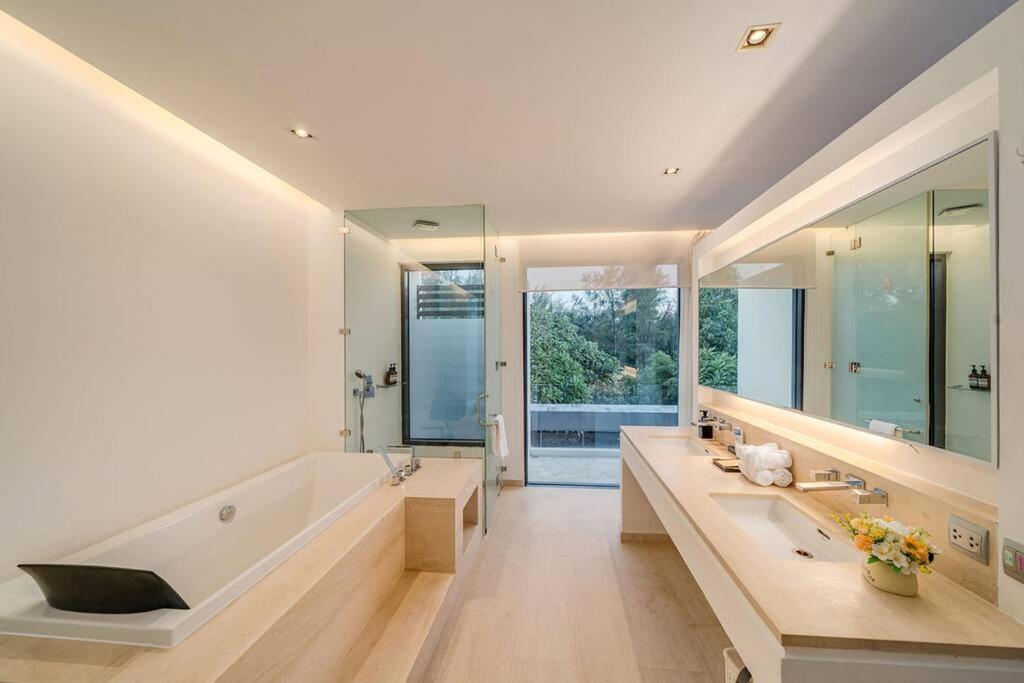 Luxury Pool Villas & Sheraton Resort& Free Pick Up view 3